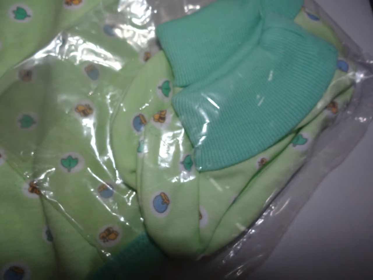 Vintage Disney POOH romper w/ booties sz 6-9 mo leaves honey pot bees green