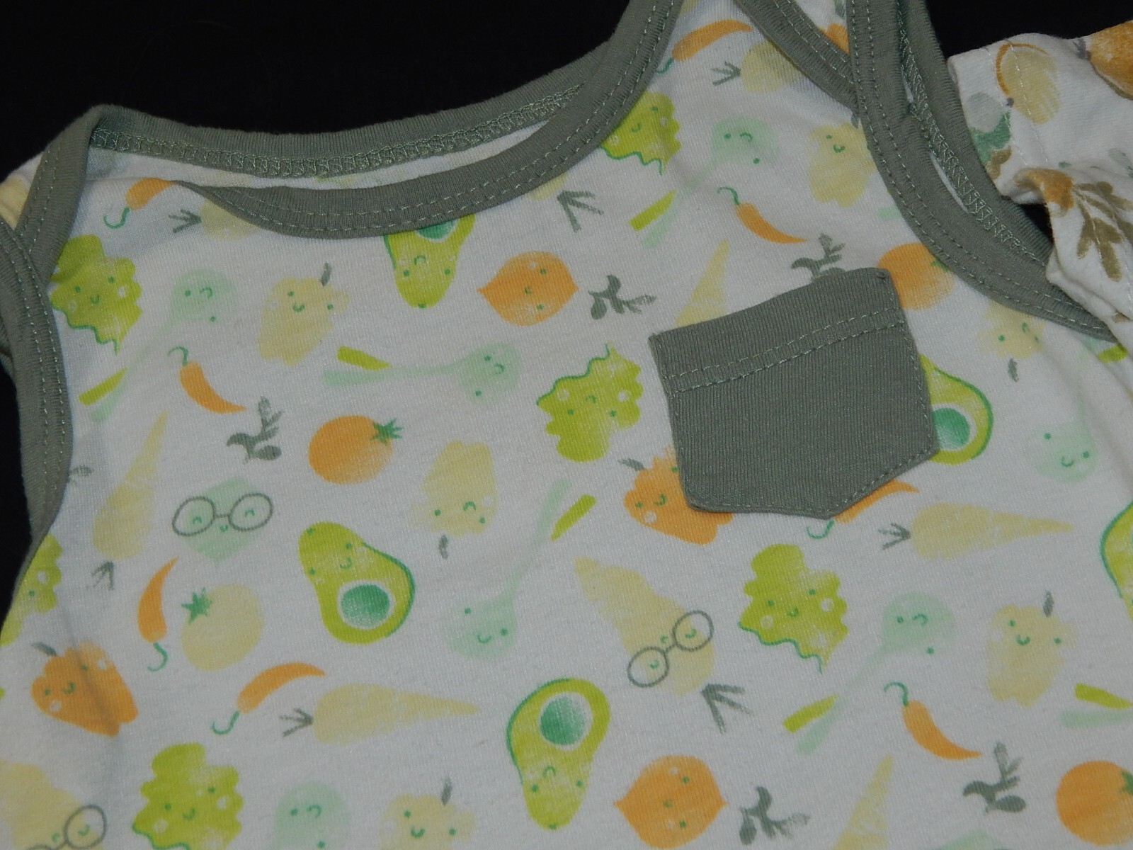 4 Piece Baby Boy Rompers Pants Bib sets All AVOCADO Theme Fruit Veggies 6-9 mont