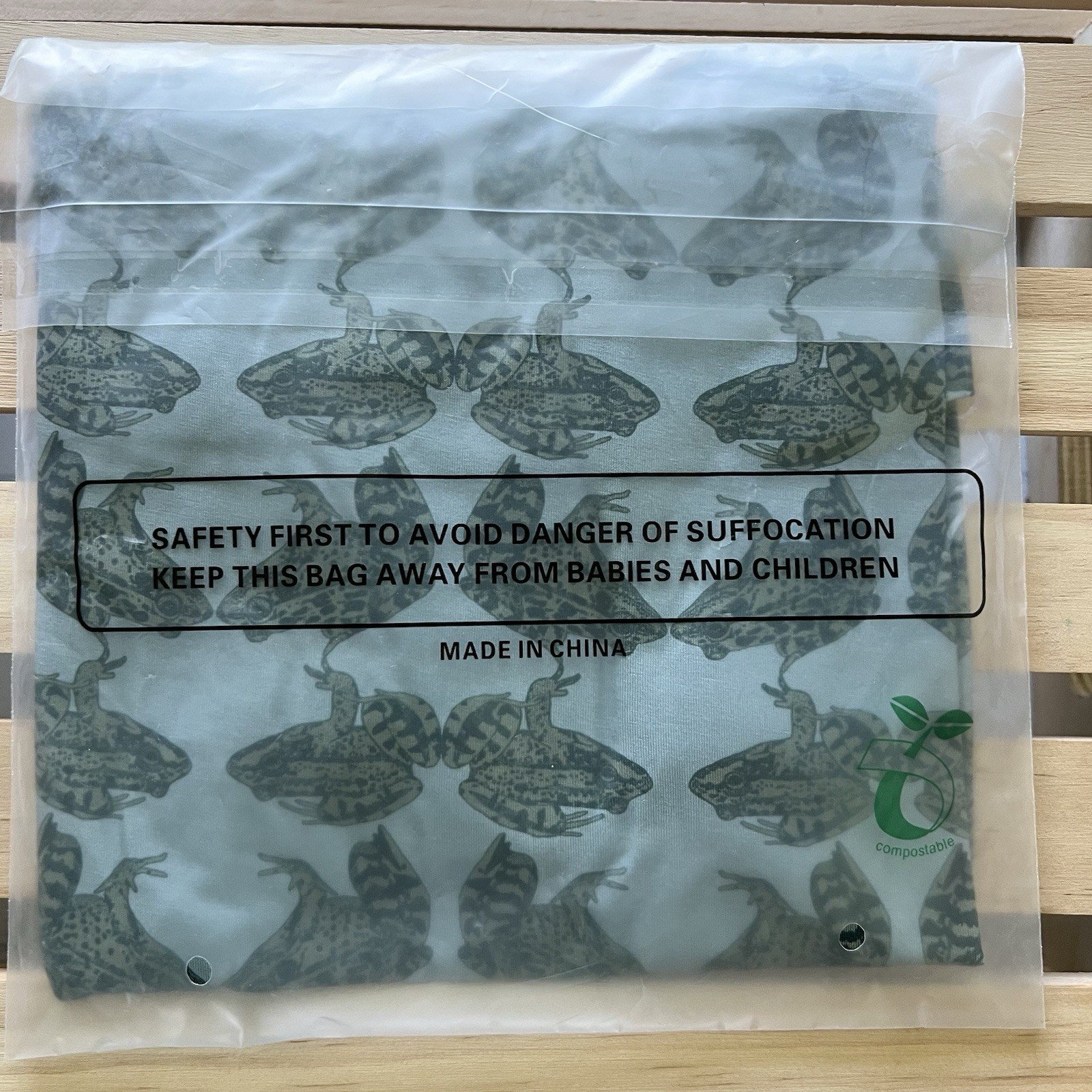NIB Kate Quinn 7Y Two Toned Cuffed Tee Frogs Light Weight Bamboo