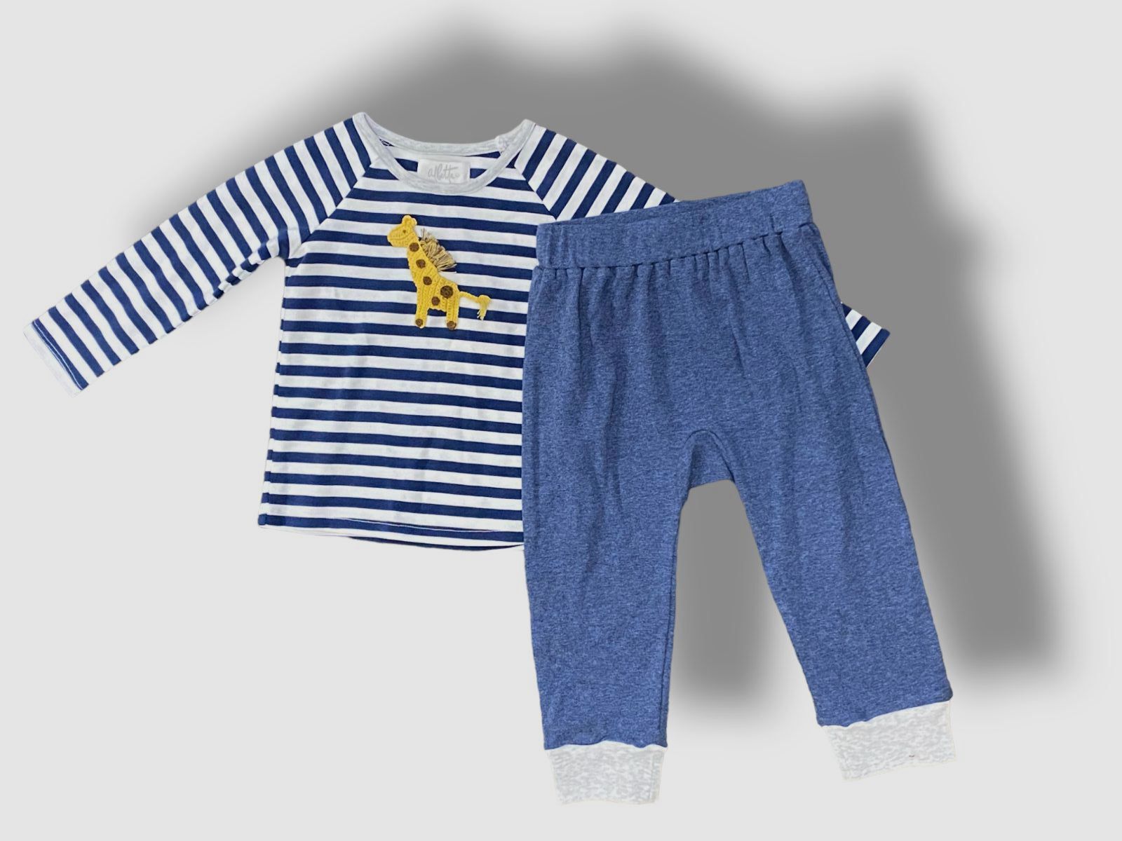 $70 Albetta Kid’s Baby Blue White Two-Piece Giraffe Top Pants Set Size 18-24M