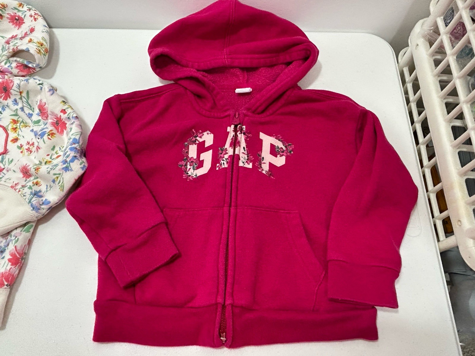 Baby GAP Sweatshirts Girl’s 3 Years 3T Clothes Pink Floral Hoodie Zip Up