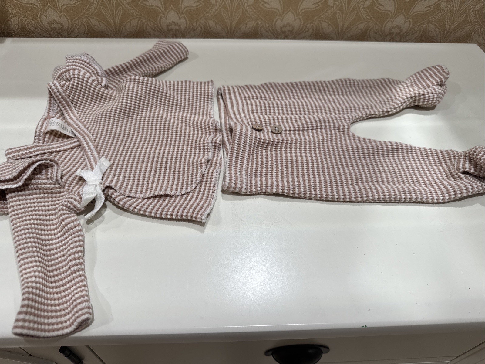 SNUG Baby Girl Size 0-3 Months Two Piece Beige & White Striped Waffle Set
