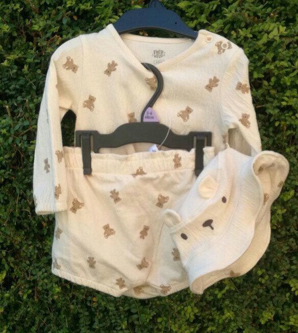 3 PIECE BABY SUMMER OUTFIT SET BODYSUIT SHORTS & HAT CREAM MIX NEW WITH TAG