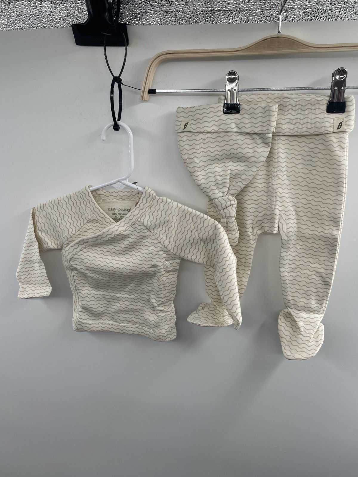 NWOT Easy-Peasy Room-To-Grow Set Baby 3M Natural white 100% Cotton Wavy Pattern