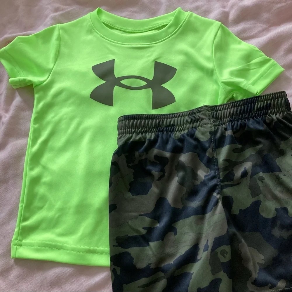 Under Armour Neon Camouflaged Shorts Top set 6254