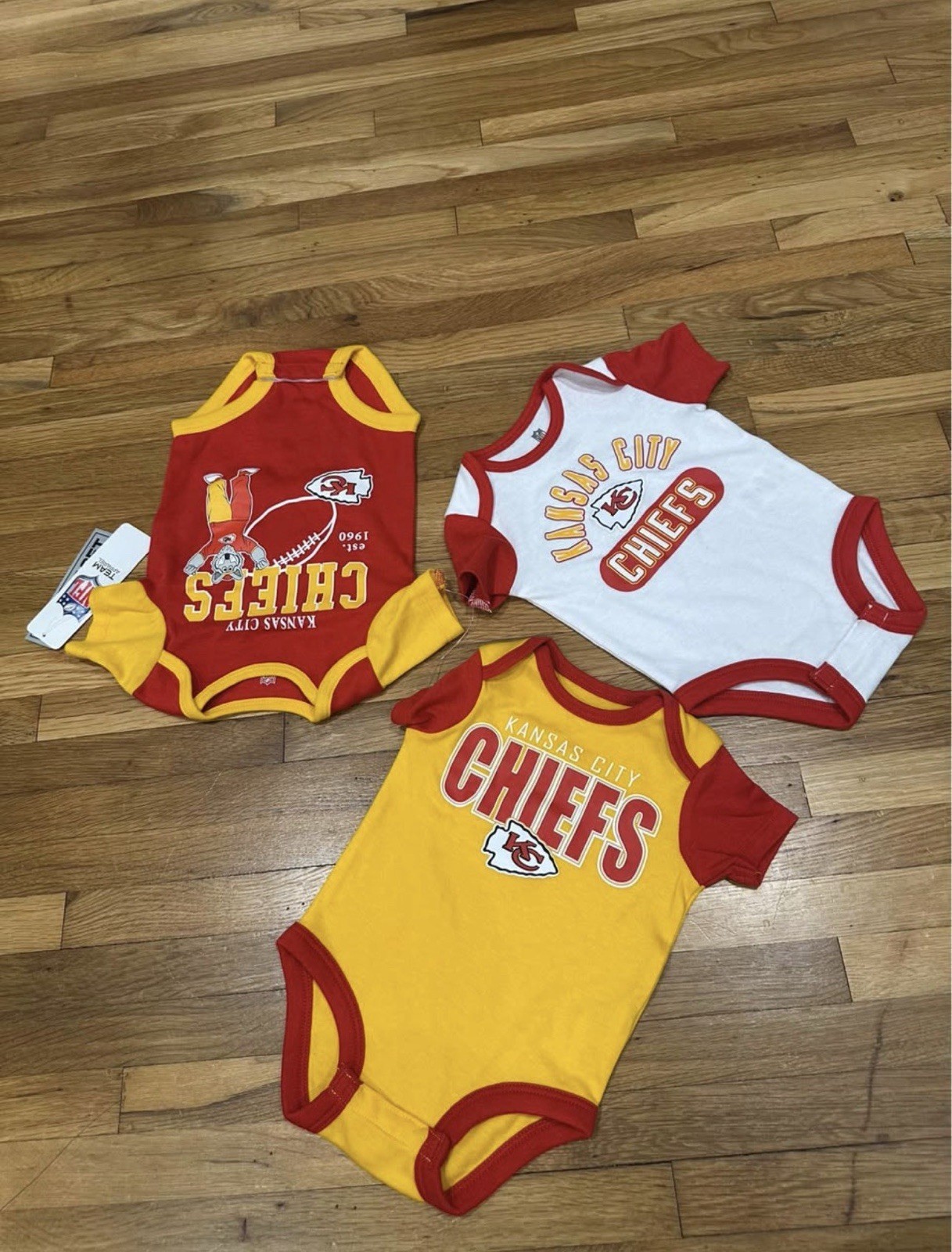 NFL Kansas City Chiefs Baby 0-3M 3-Piece Bodysuit Set Red/White/Yellow