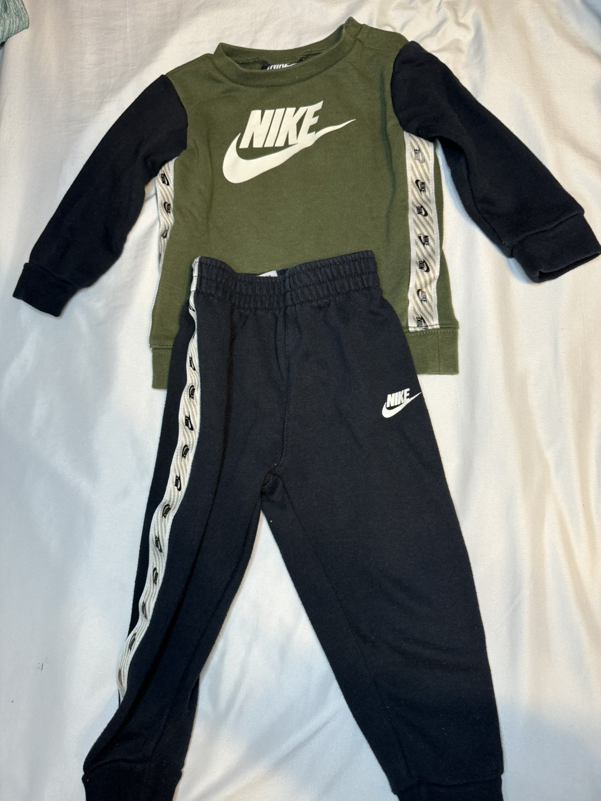 Nike Baby Boy Fleece Crewneck & Jogger Set Size 18 Months Olive Green