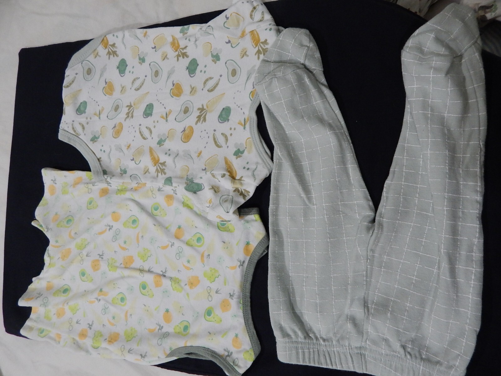 4 Piece Baby Boy Rompers Pants Bib sets All AVOCADO Theme Fruit Veggies 6-9 mont