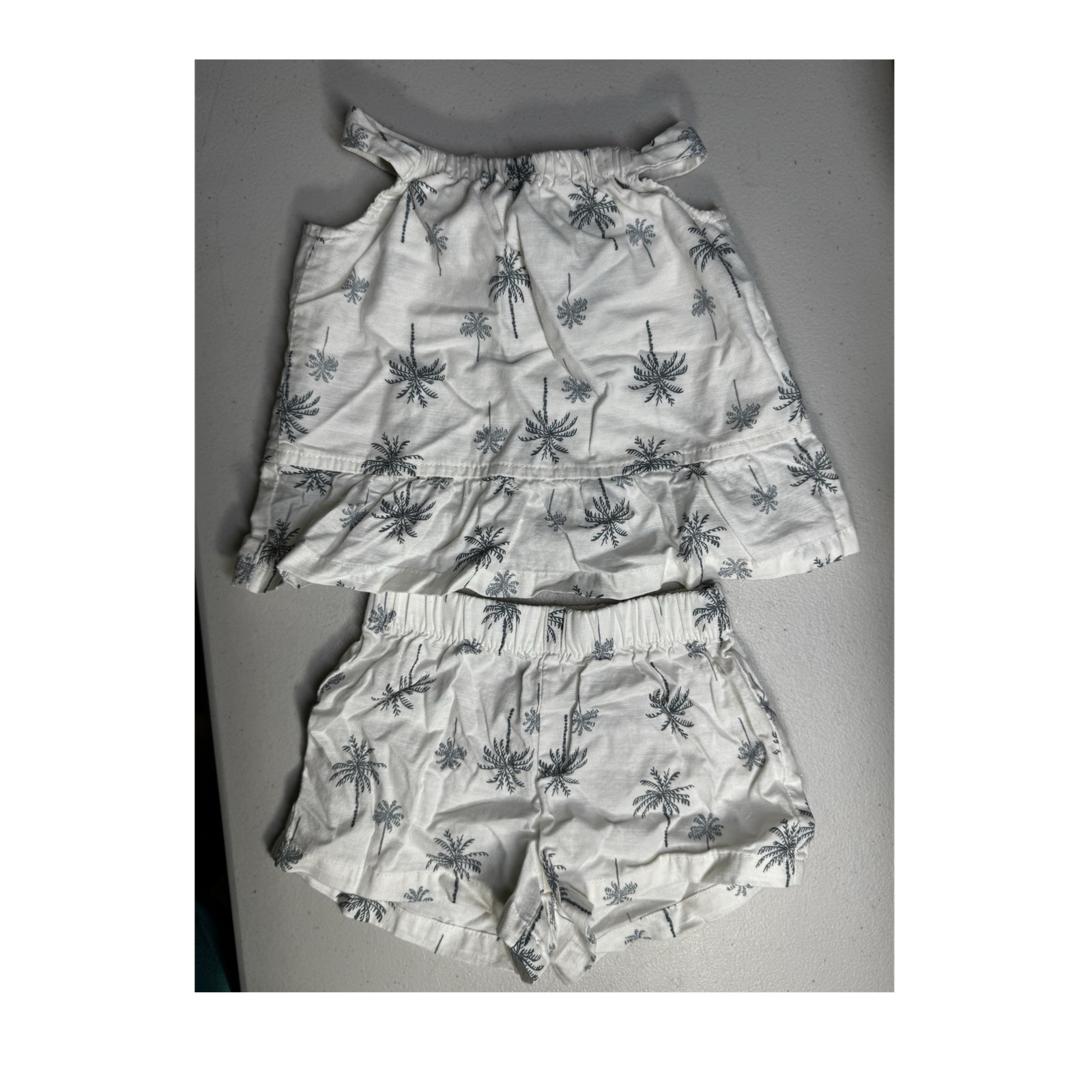 Carter’s Girls 12M 2pc Top & Shorts Set White Gray Palm Tree Ruffle