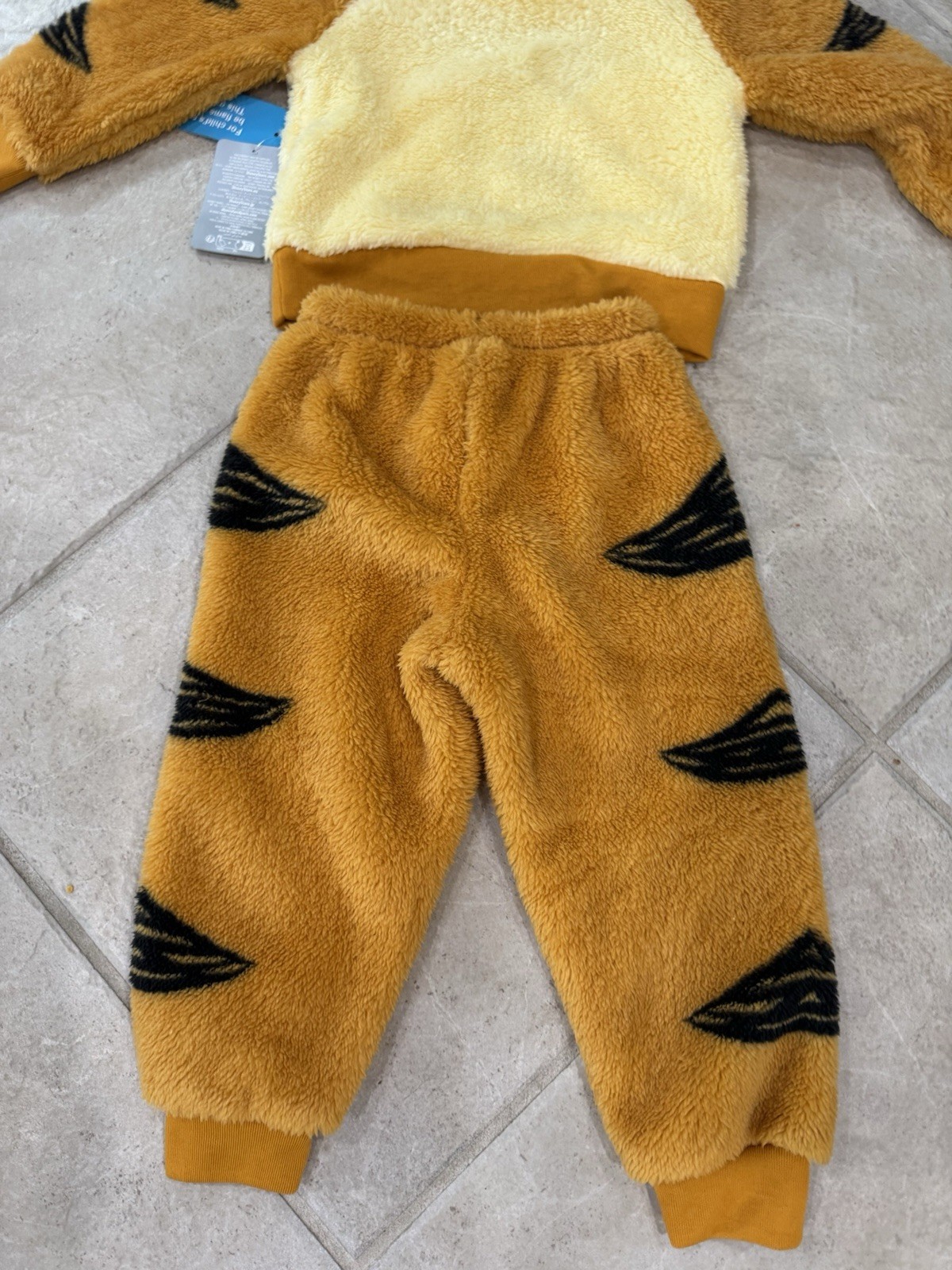Tigger Disney Store 2 Piece Fleece Set 2T Sweatshirt Pants and Top Winnie Pooh