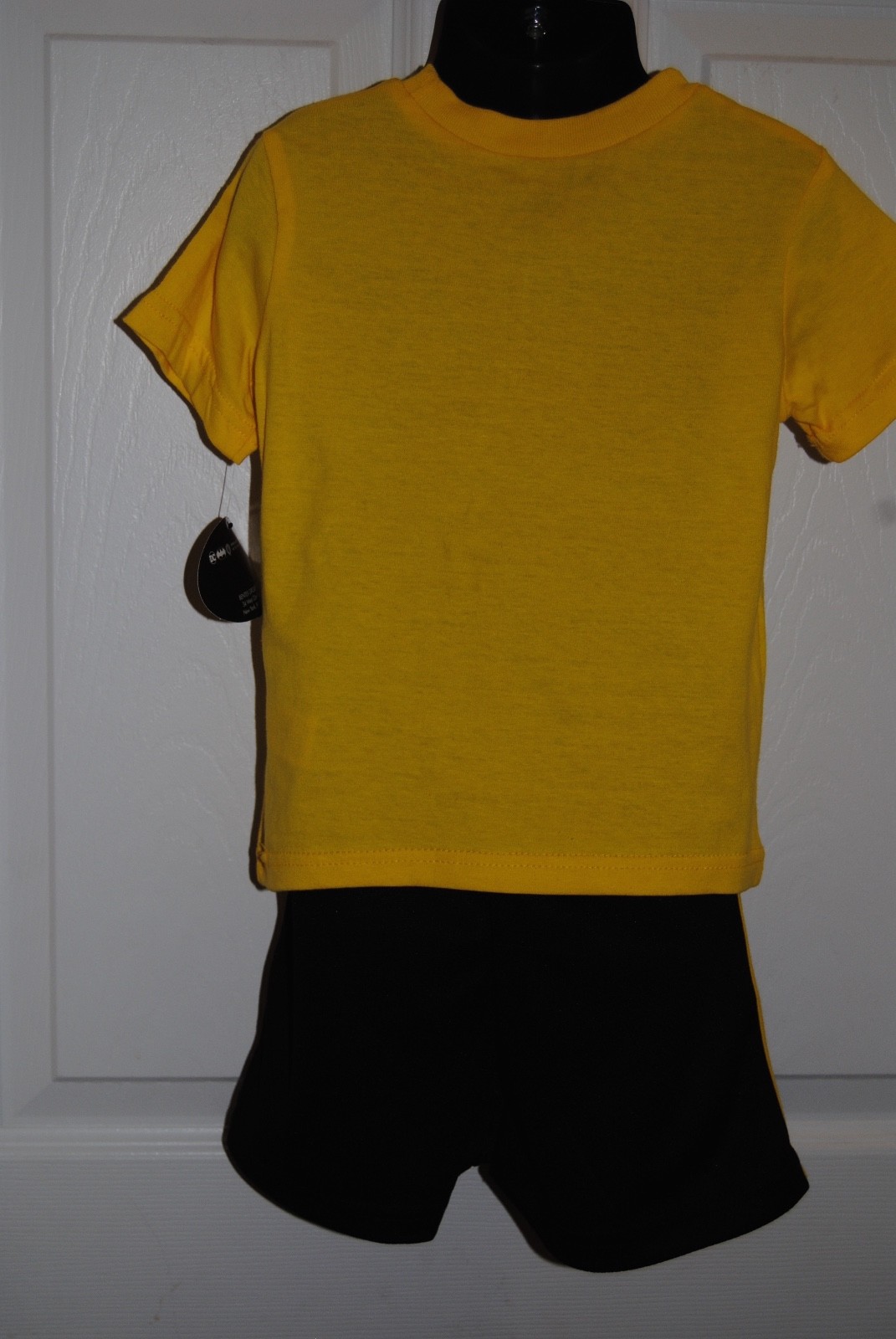 Boys Shirt and Shorts by Batman, size 2T . Yellow & Black RN 19109