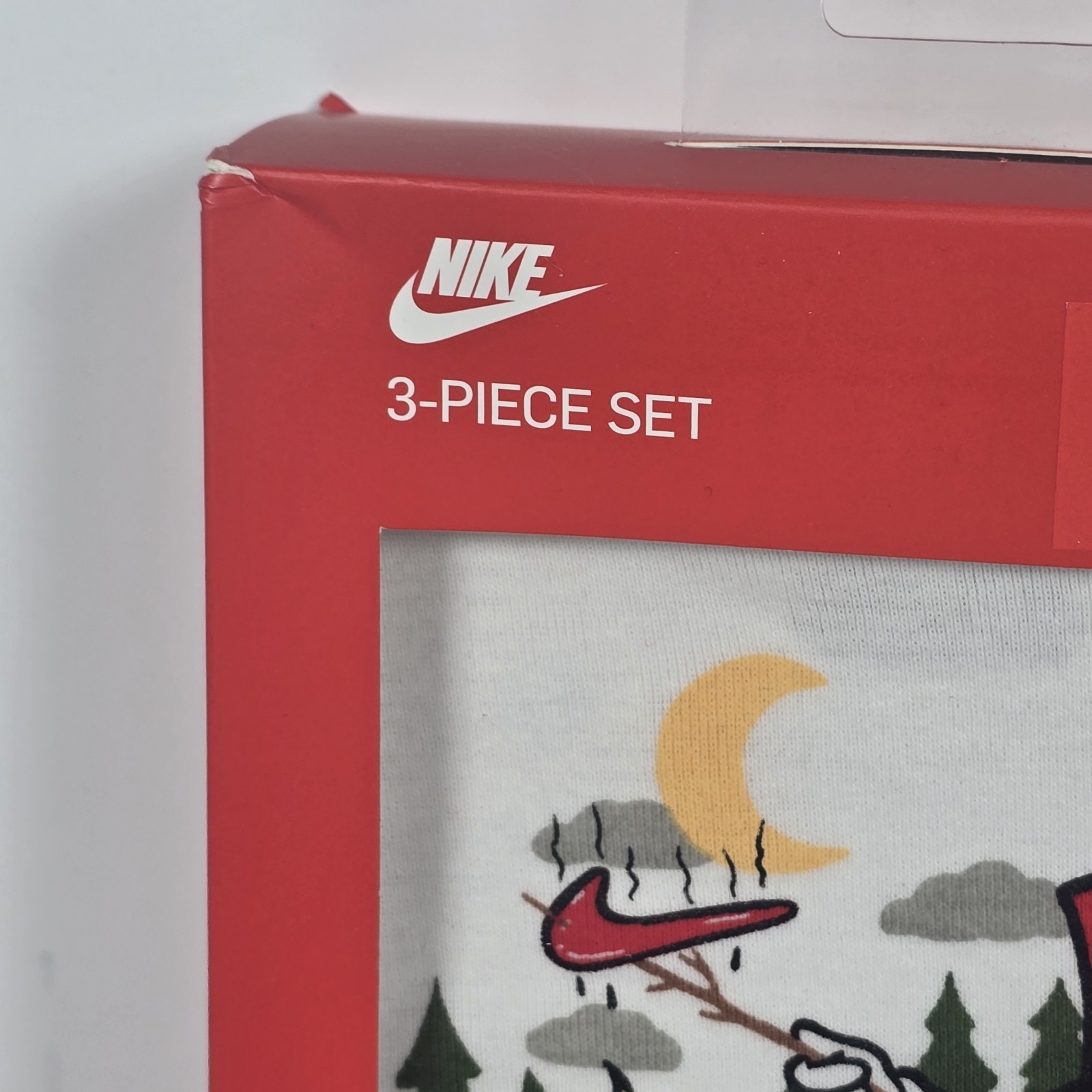 New Nike Baby 3 Piece Box Set Red Infant Bodysuit Hat Bib 0-6 MONTHS Campfire