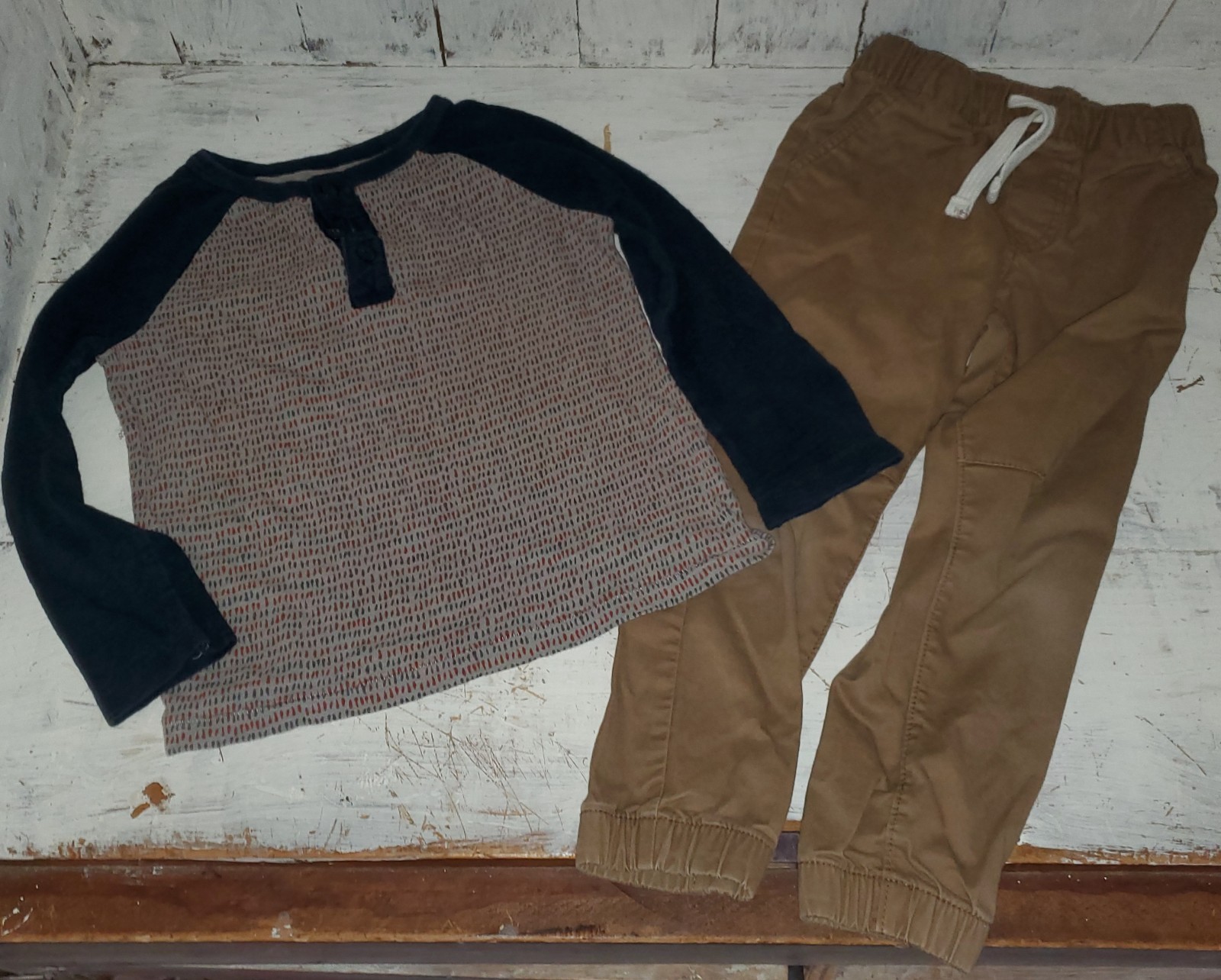 Outfit Lot Old Navy Ringer Gray Blue Shirt Cat & Jack Tan Jogger Pants 4T *W26