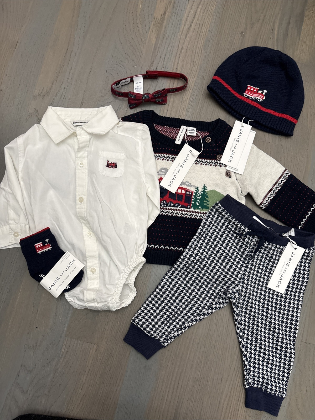 NWT Janie and Jack boy WINTER HOLDAY train sweater socks hat tie 6-piece SET 3 6