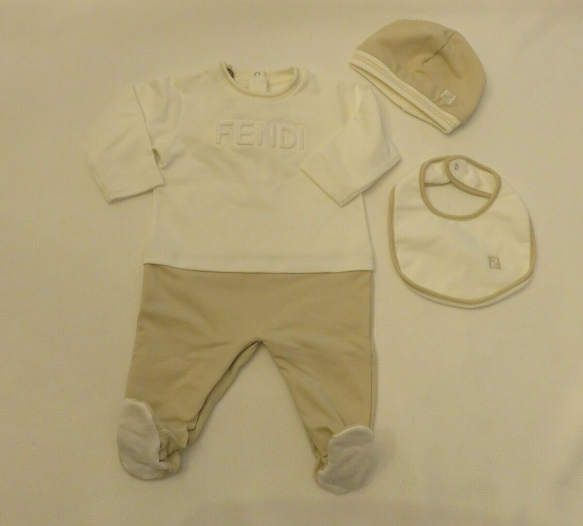 $470 NWB Fendi Beige white FF Babygrow Gift Set 3 peice girl boy 6 months