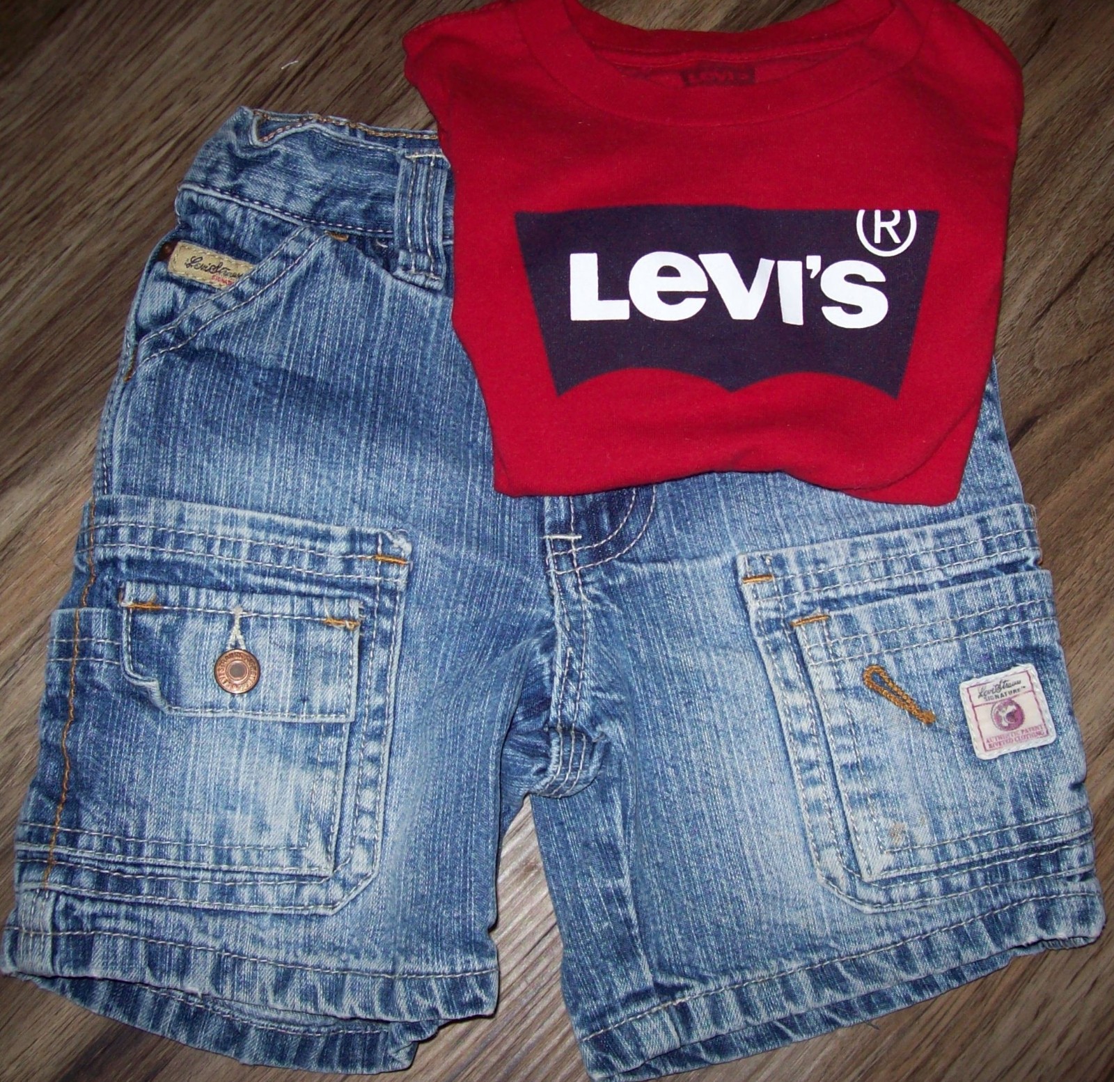 Boy 2T: LEVI’S Adjustable 9-Pocket Denim Jeans Shorts & LEVI’S Red T-Shirt Set
