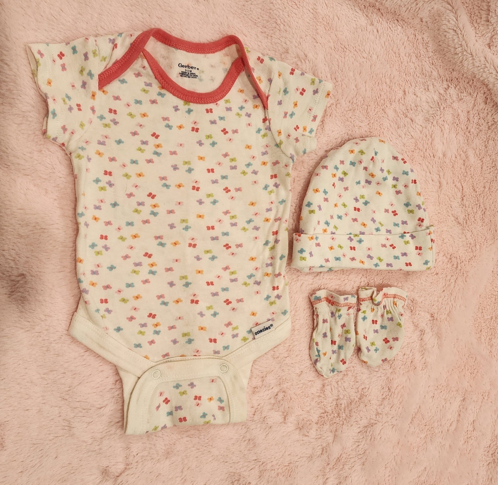 Gerber Onesie Butterfly 3 Piece Matching Outfit Hat & Mittens Newborn 0-3 Month