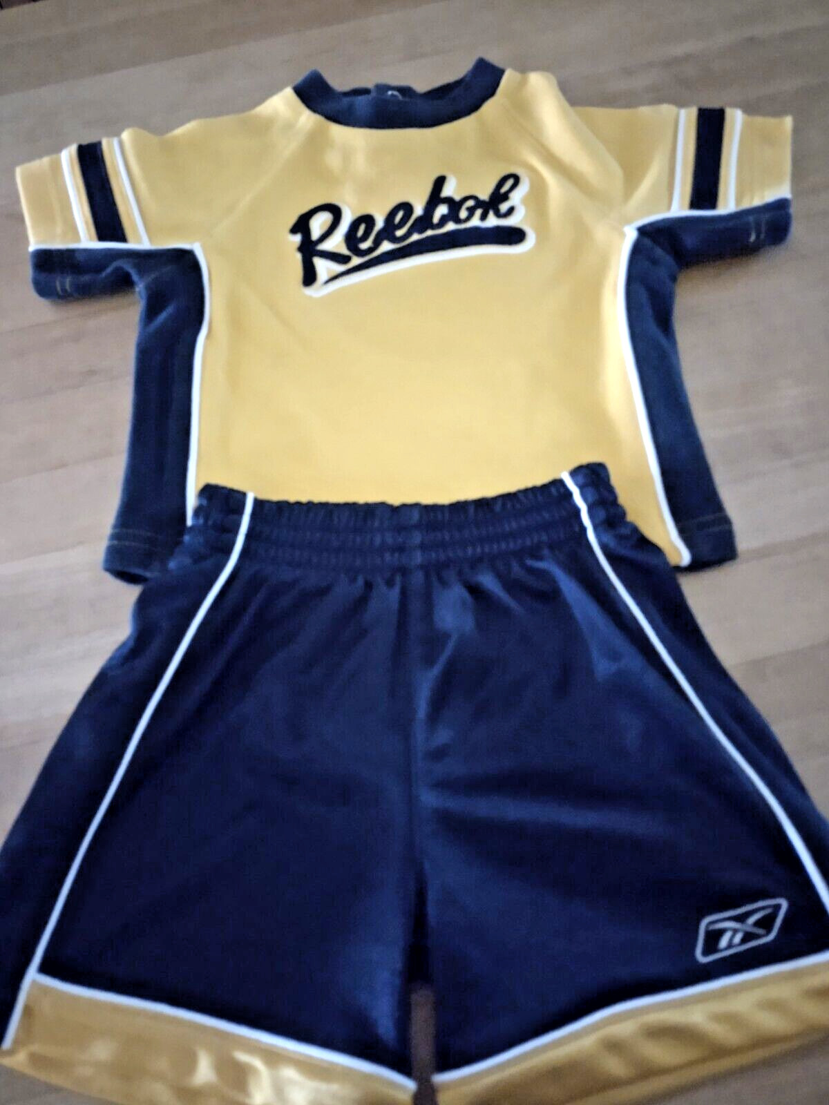 Reebok Baby Shirt & Shorts Set Size 9 months Summer Outfit
