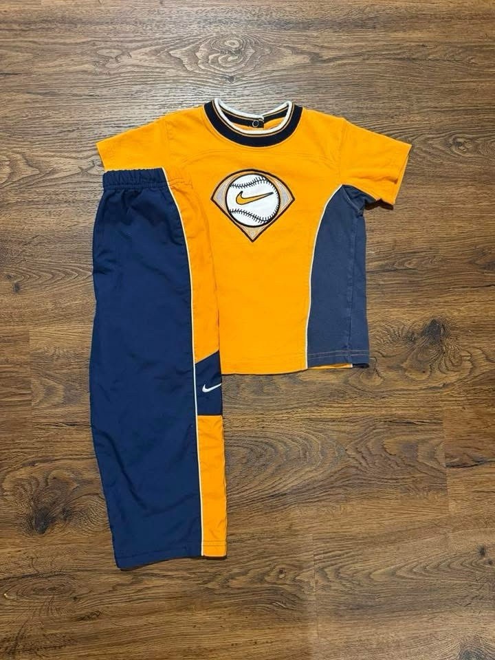 Vintage Nike Boys Yellow Navy Blue Short Sleeve T-Shirt & Pants Sports Set