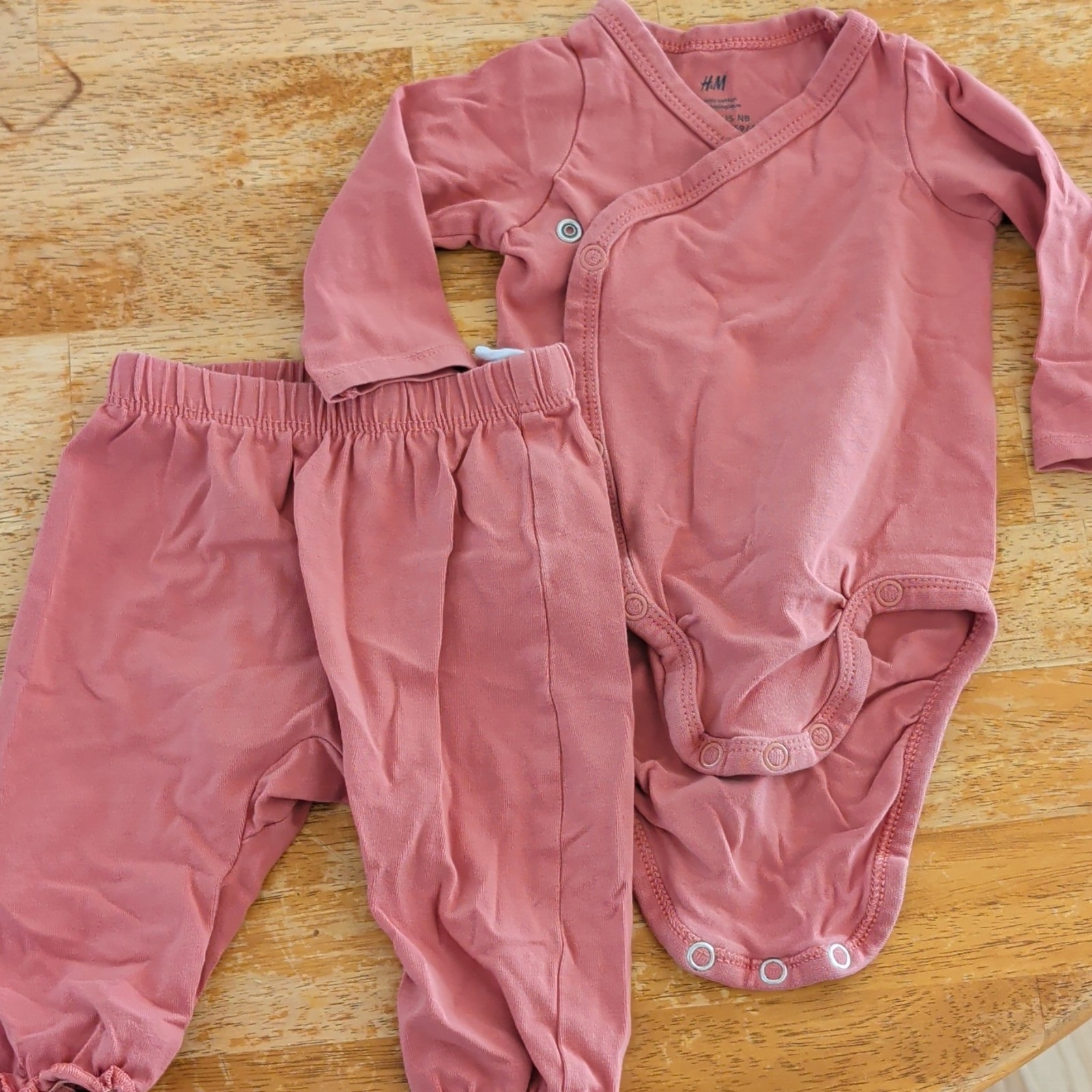 H&M Organic Cotton 2pc Newborn Outfit Set Pink Long Sleeve Bodysuit + Pants