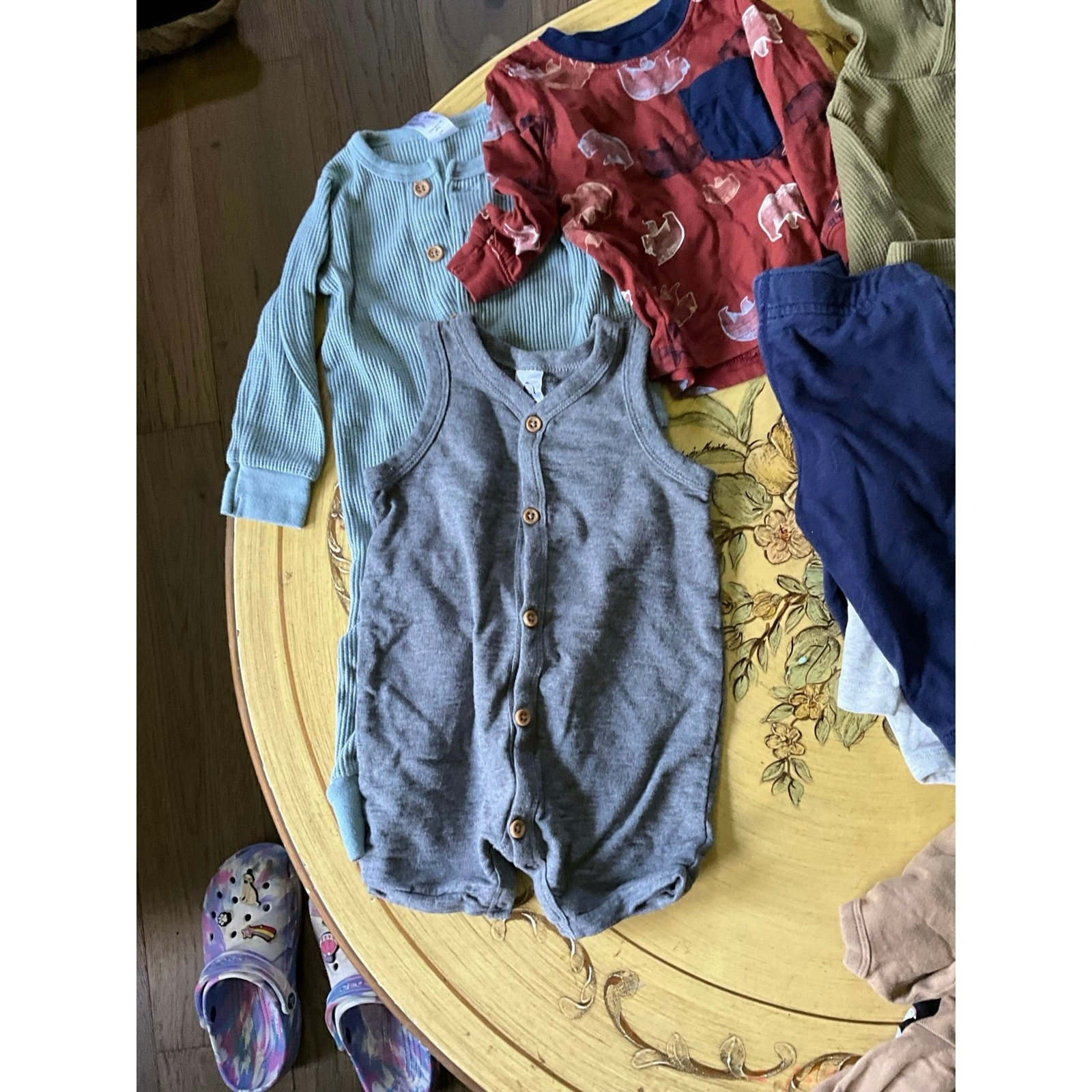 Assorted gender neutral 6-9 months baby clothes