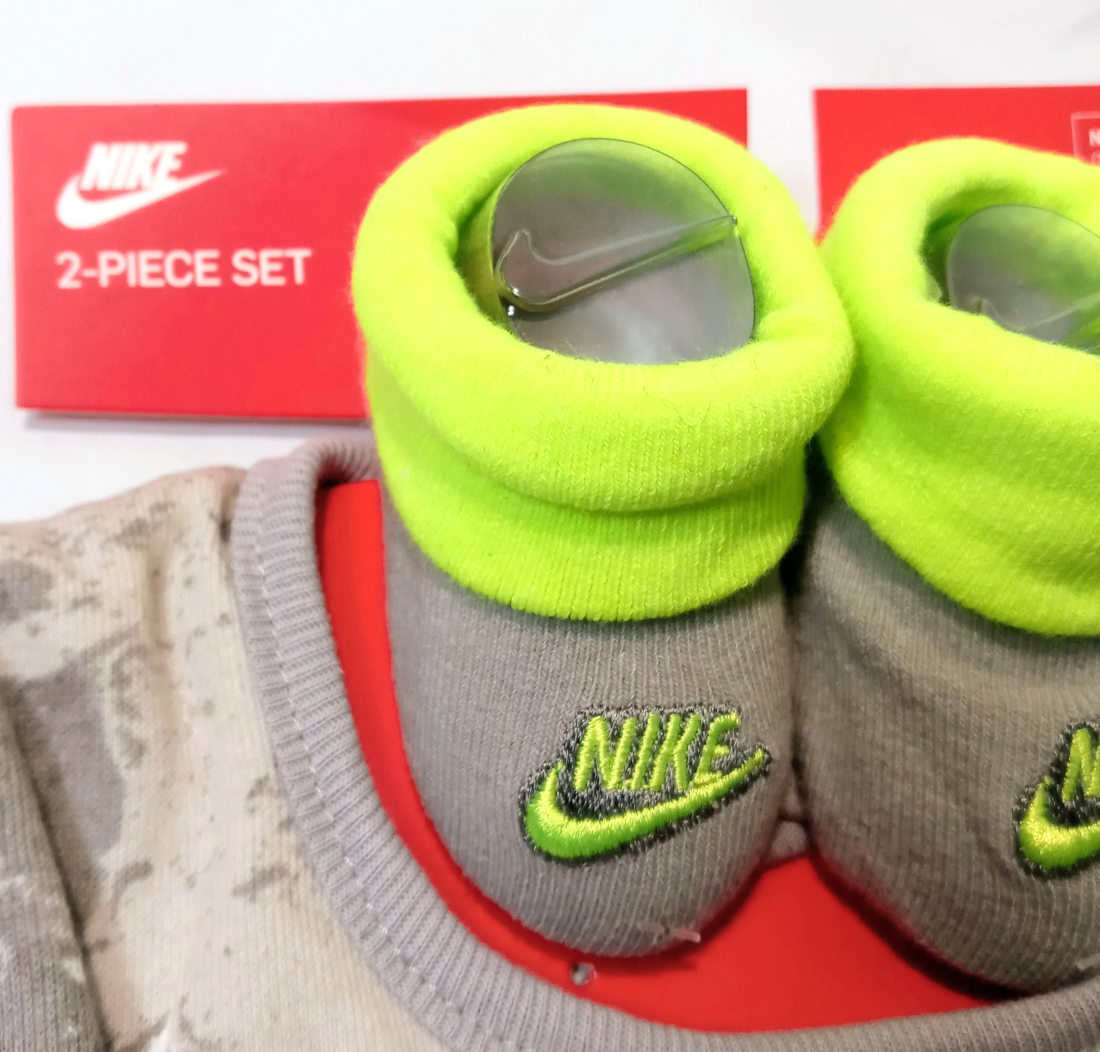 NIKE 2 Piece Bib & Sock Set 0-6 Months Gray Camo & Lime Green Newborn Baby Gift