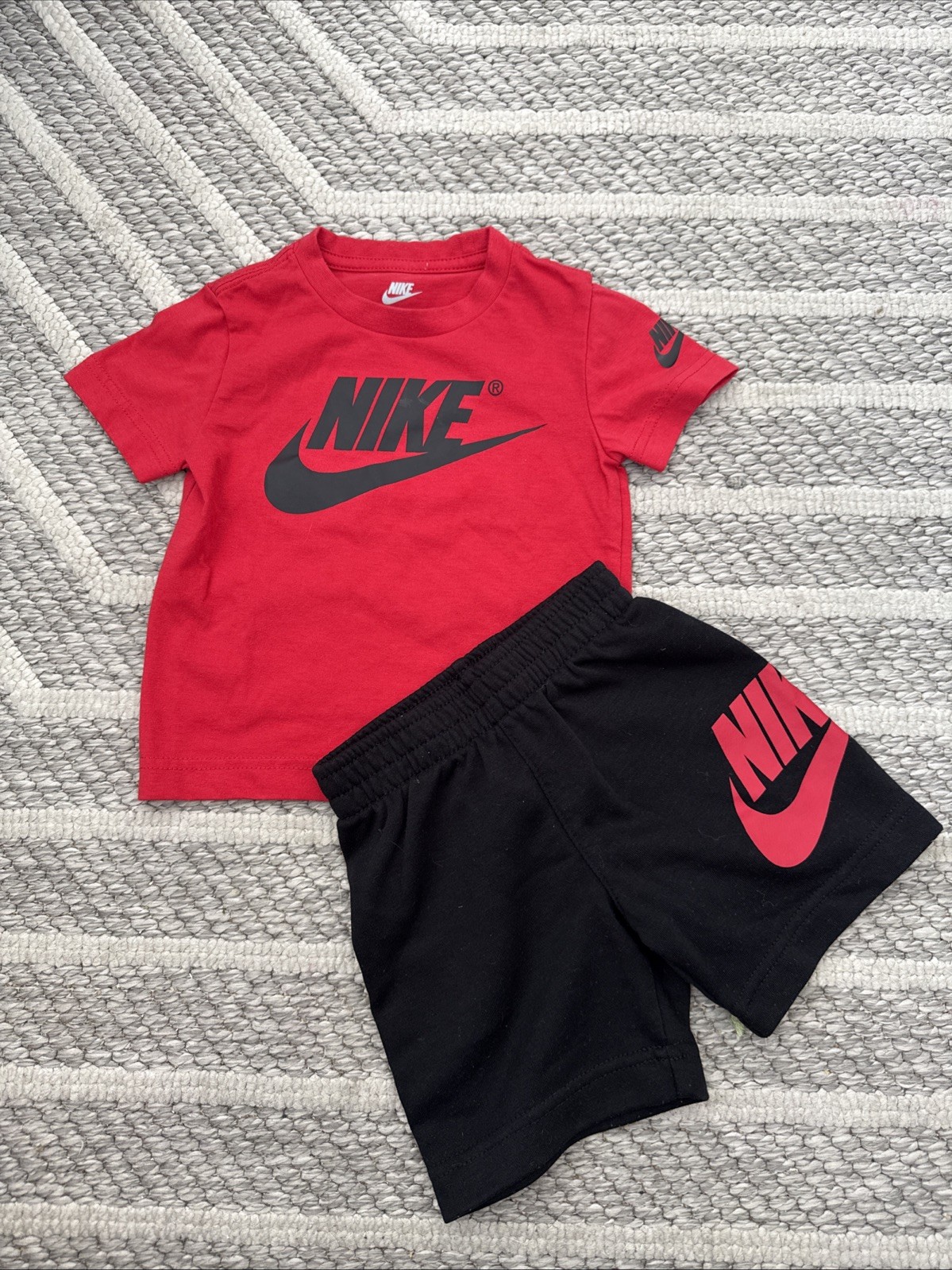 Nike Boys Futura Active Sport Tee T-Shirt & Shorts Cotton Red/Black- Size 2T