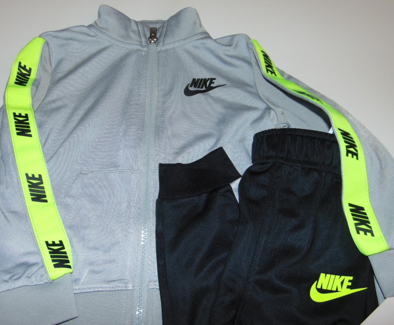 ~NWT Boys NIKE Track Suit Outfit! Size 24 Months Super Cute FS:)~