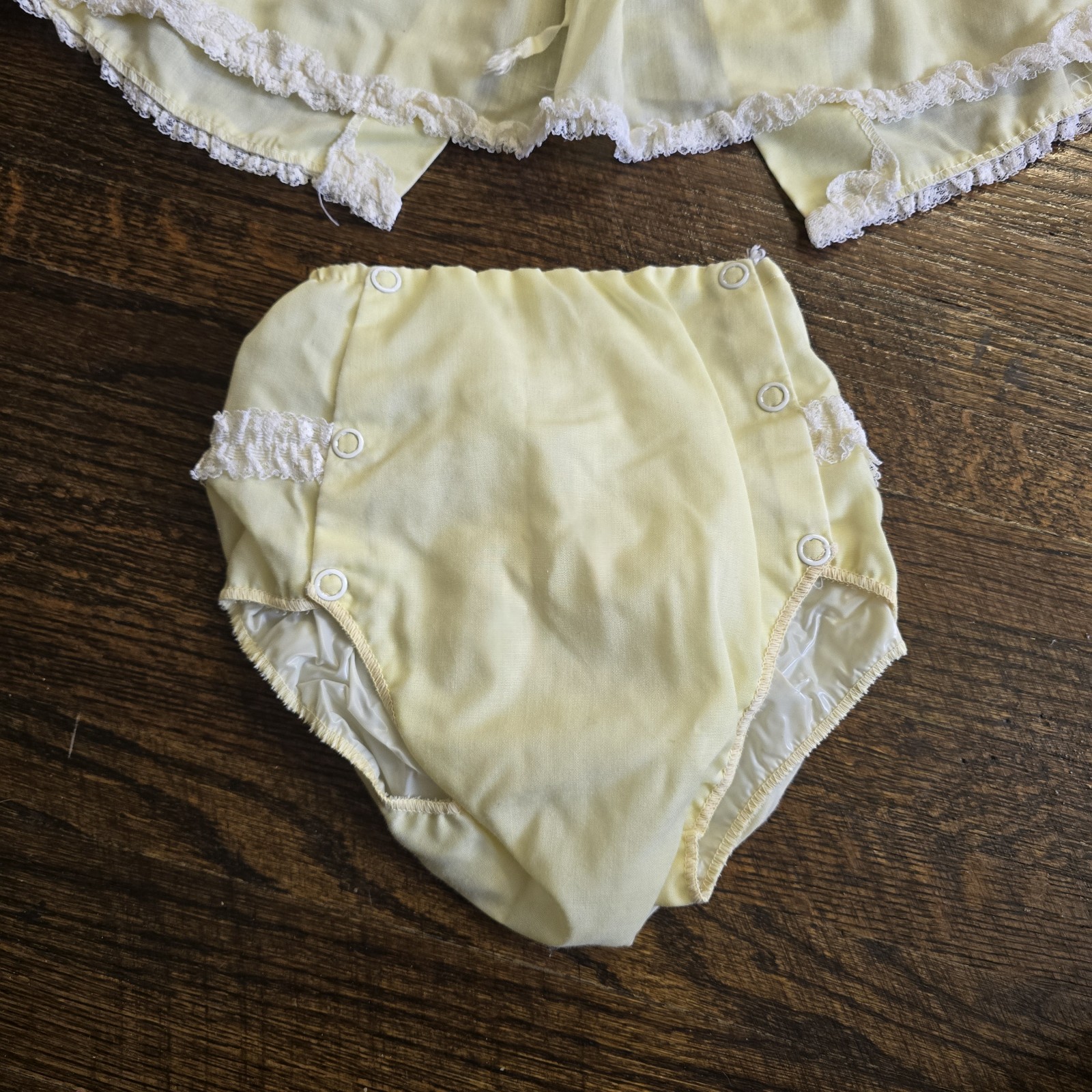 Vtg Yellow 2 Piece Baby Outfit Plastic Lined Ruffle Lace Bottom Loves SZ L