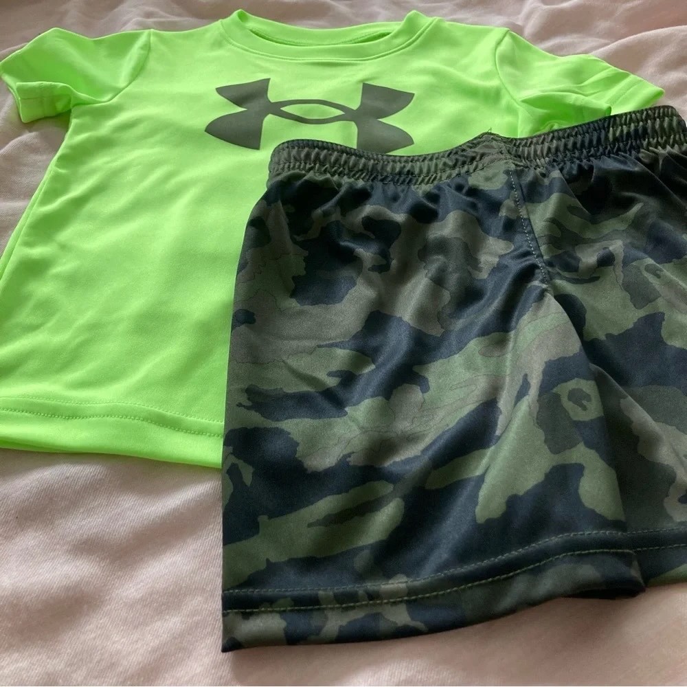 Under Armour Neon Camouflaged Shorts Top set 6254