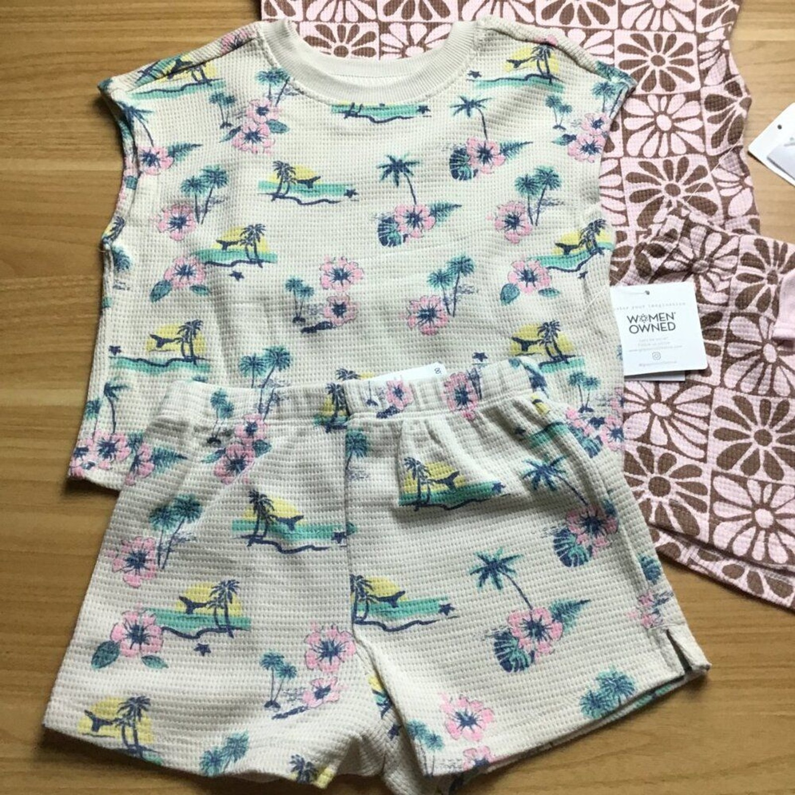 Grayson Mini 4 Pice Set Girl Top and shorts Size 2T