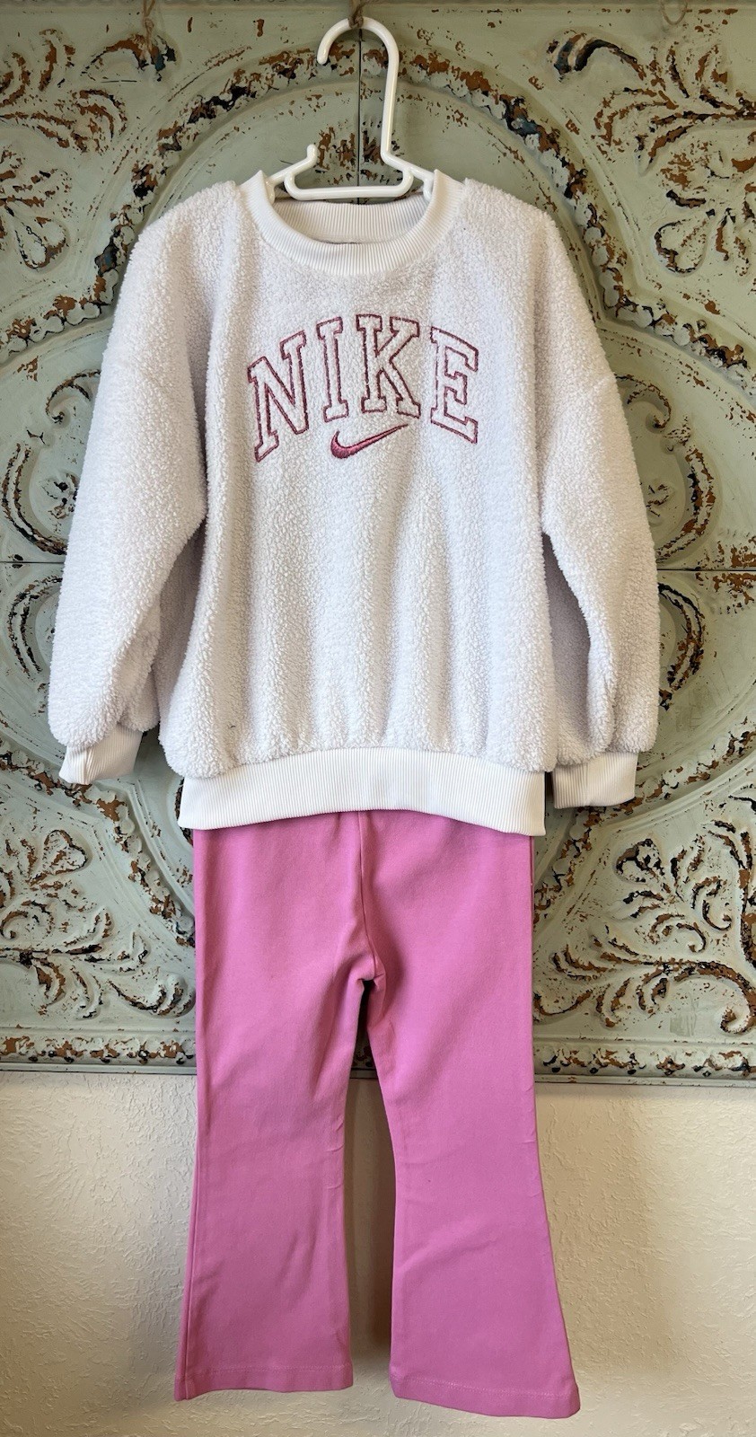 Nike Swoosh Spirit 2 piece outfit boucle’ sweatshirt & flared leggings girls 3T