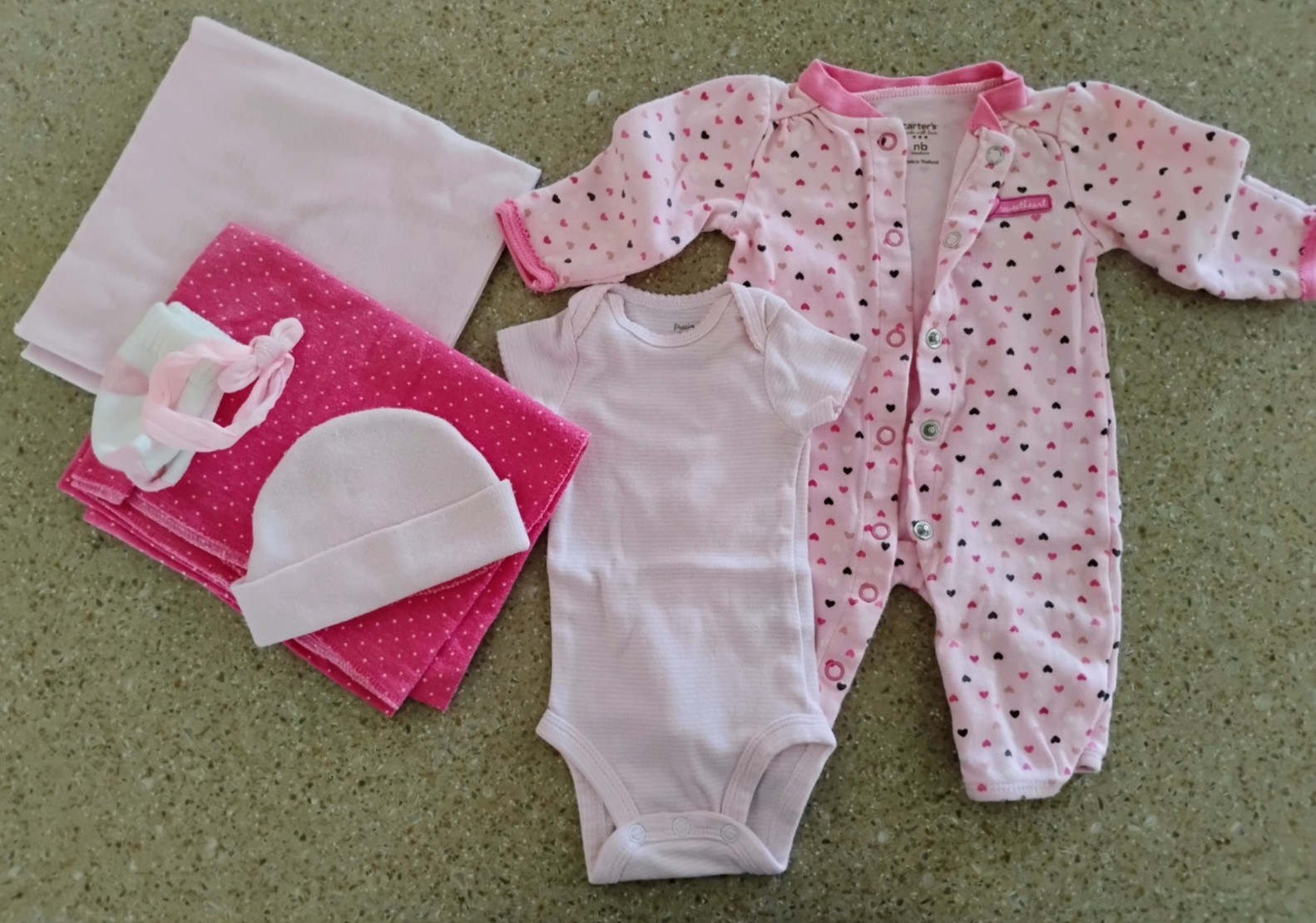 Newborn Baby Girl 0-3 months Outfit Blankets Cap Headband Romper Socks Set of 7