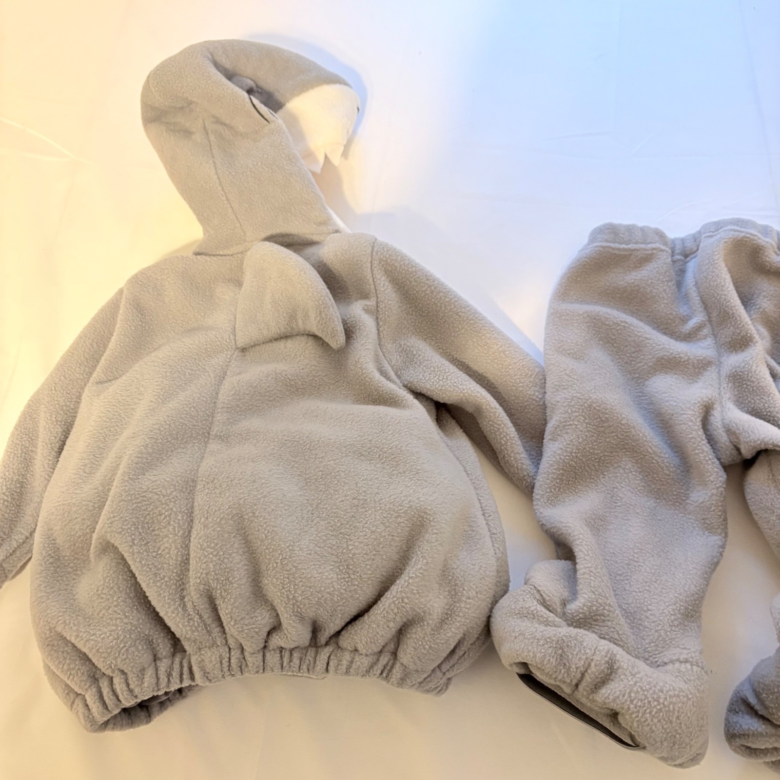 Old Navy Toddler’s 2 Piece Hooded Baby Shark Costume Jacket & Pants 6-12 months
