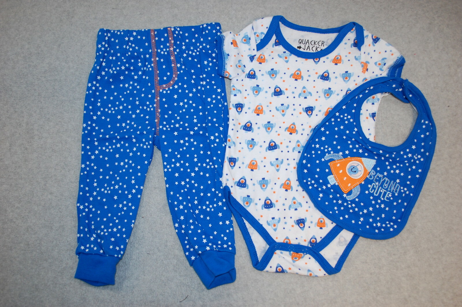 Baby Boys 3 PC SET Shirt Pants Bib “BEYOND CUTE” ROCKET Blue White Orange 3-6 MO
