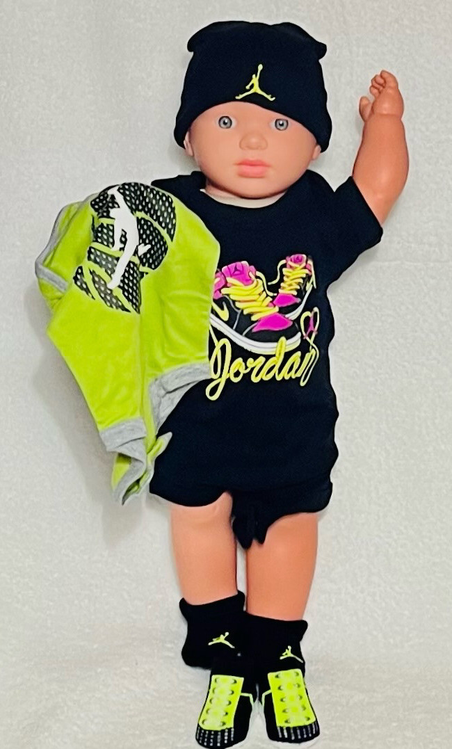 AIR JORDAN Baby UNISEX 5-pc Gift Set: Bodysuits, Booties & Cap 0-6 Months.
