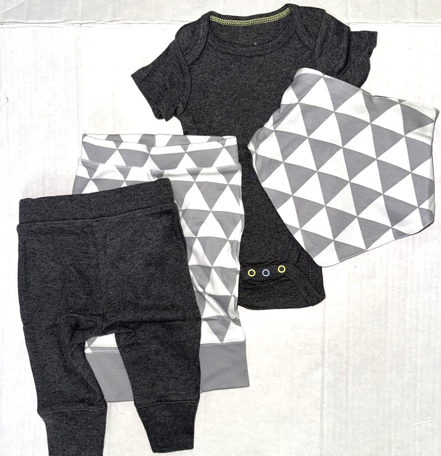 CLOUD ISLAND 4 piece set gray/white GEOMETRIC motif size NEWBORN