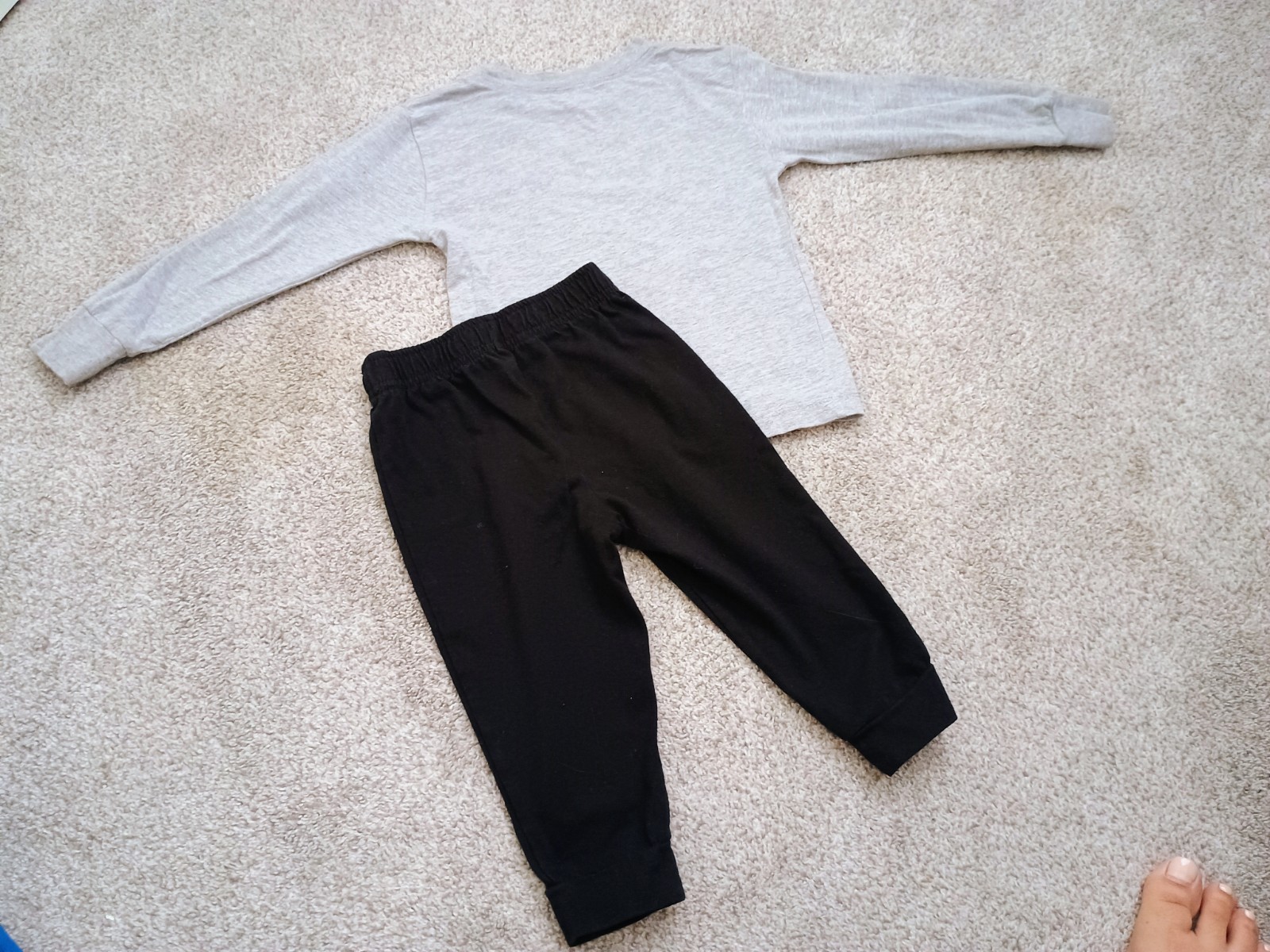 Cat & Jack Unisex 18M 2pc Hand Graphic Long Sleeve Knit Sweatshirt & Pants