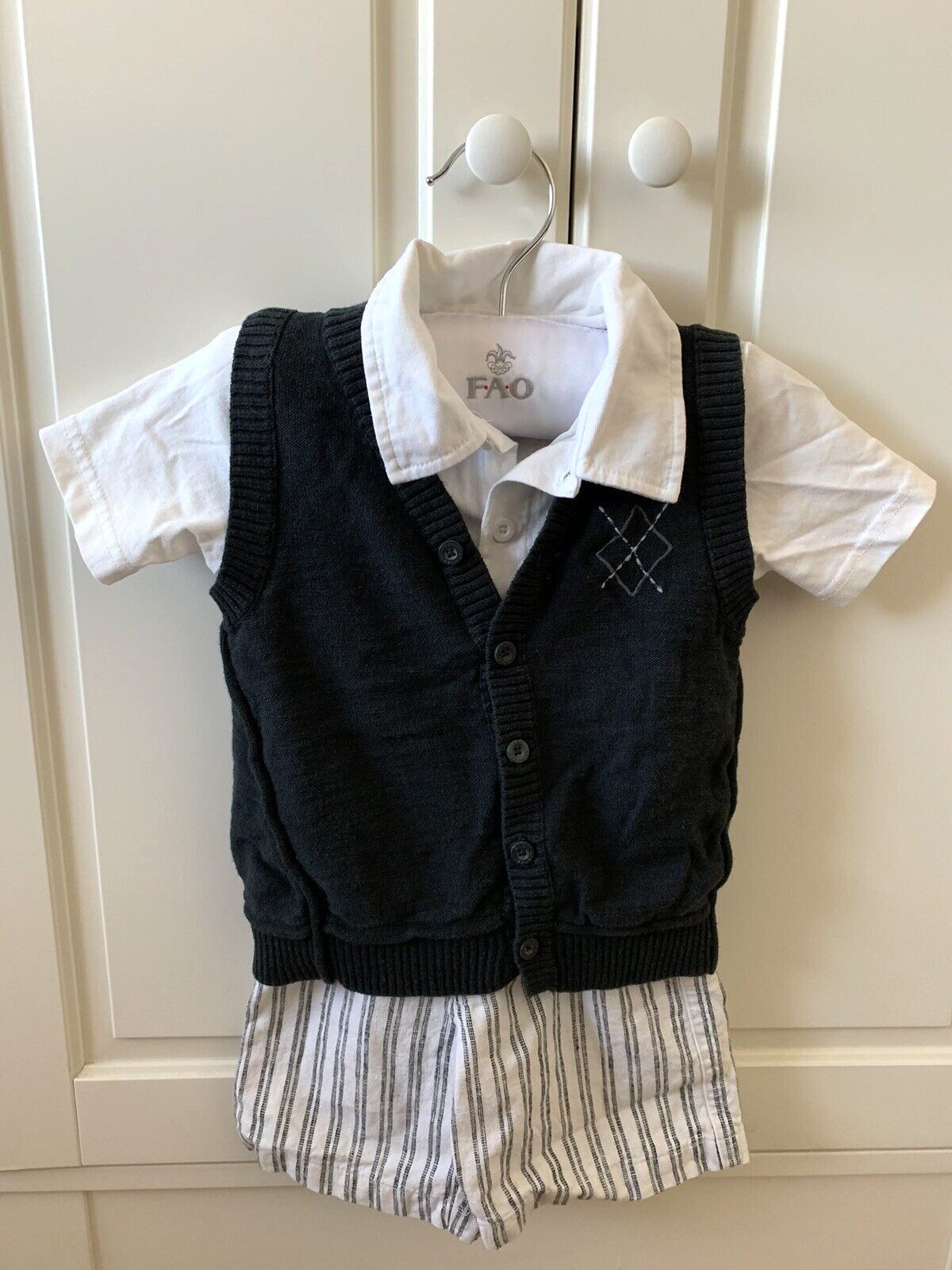 FAO SCHWARZ 18 month BOY 3 PC OUTFIT SHORTS VEST SHIRT COTTON/LINEN NWOT