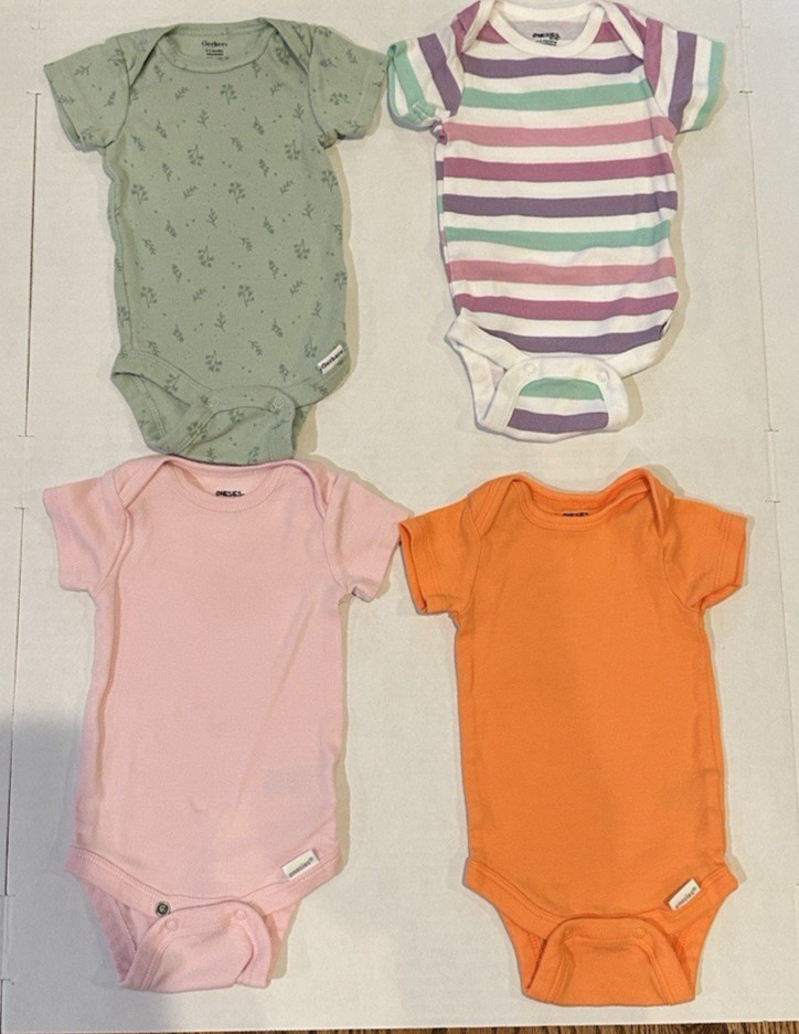 Lot of Baby Girl Clothes 0-3 months READ DESCRIPTION