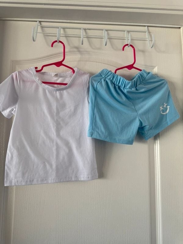 Shorts and t shirt outfit