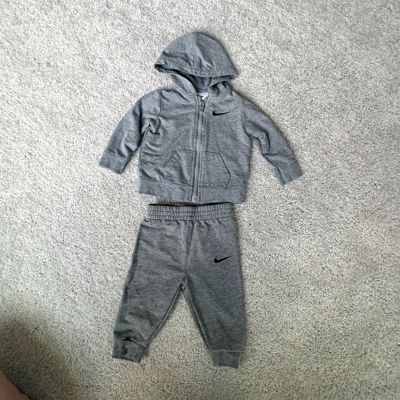 Nike Gray 2-Piece Fleece Set Zip Hooded Hoodie & Jogger Pants, 6M