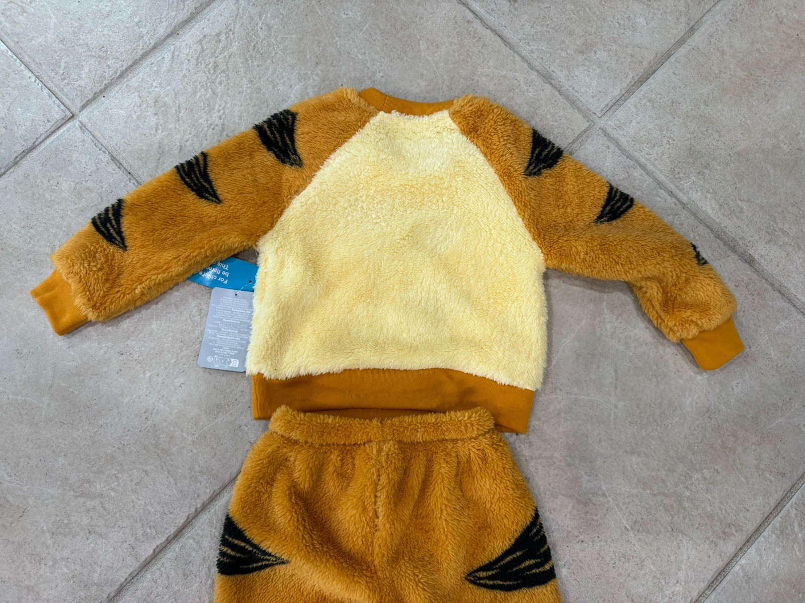 Tigger Disney Store 2 Piece Fleece Set 2T Sweatshirt Pants and Top Winnie Pooh