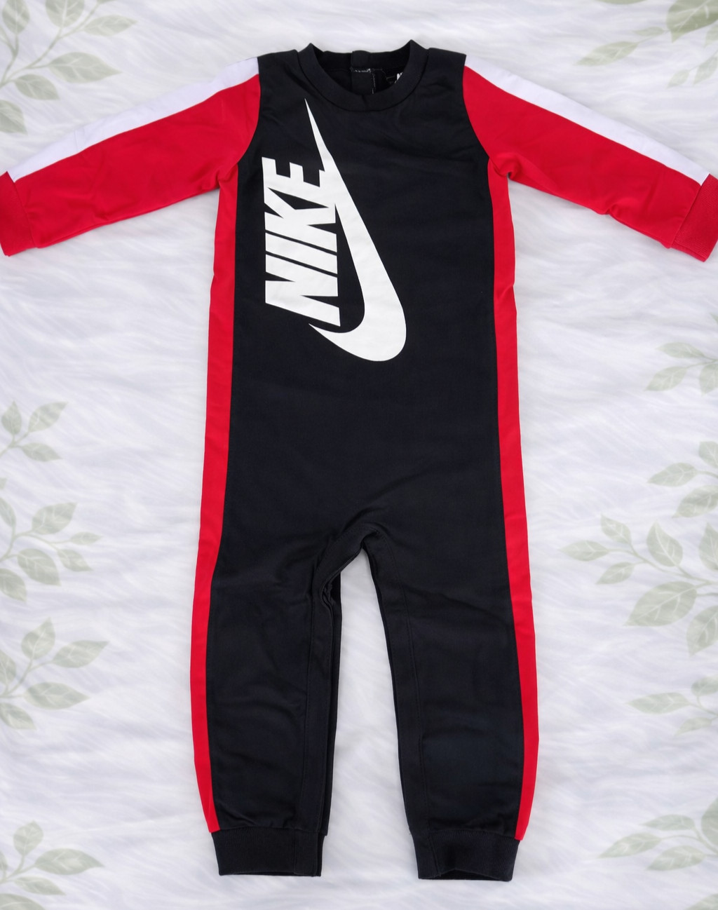 Nike Infant logo 24M Jumpsuit Black/Red 34-36 inc/28.5-30 lb/Swoosh US Seller