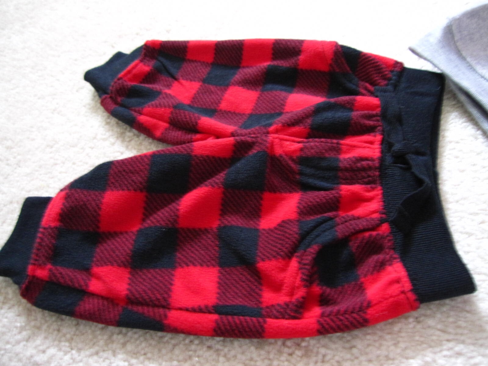 Carters 3 Month baby outfit set Santa checkered pants sweatshirt red black gray
