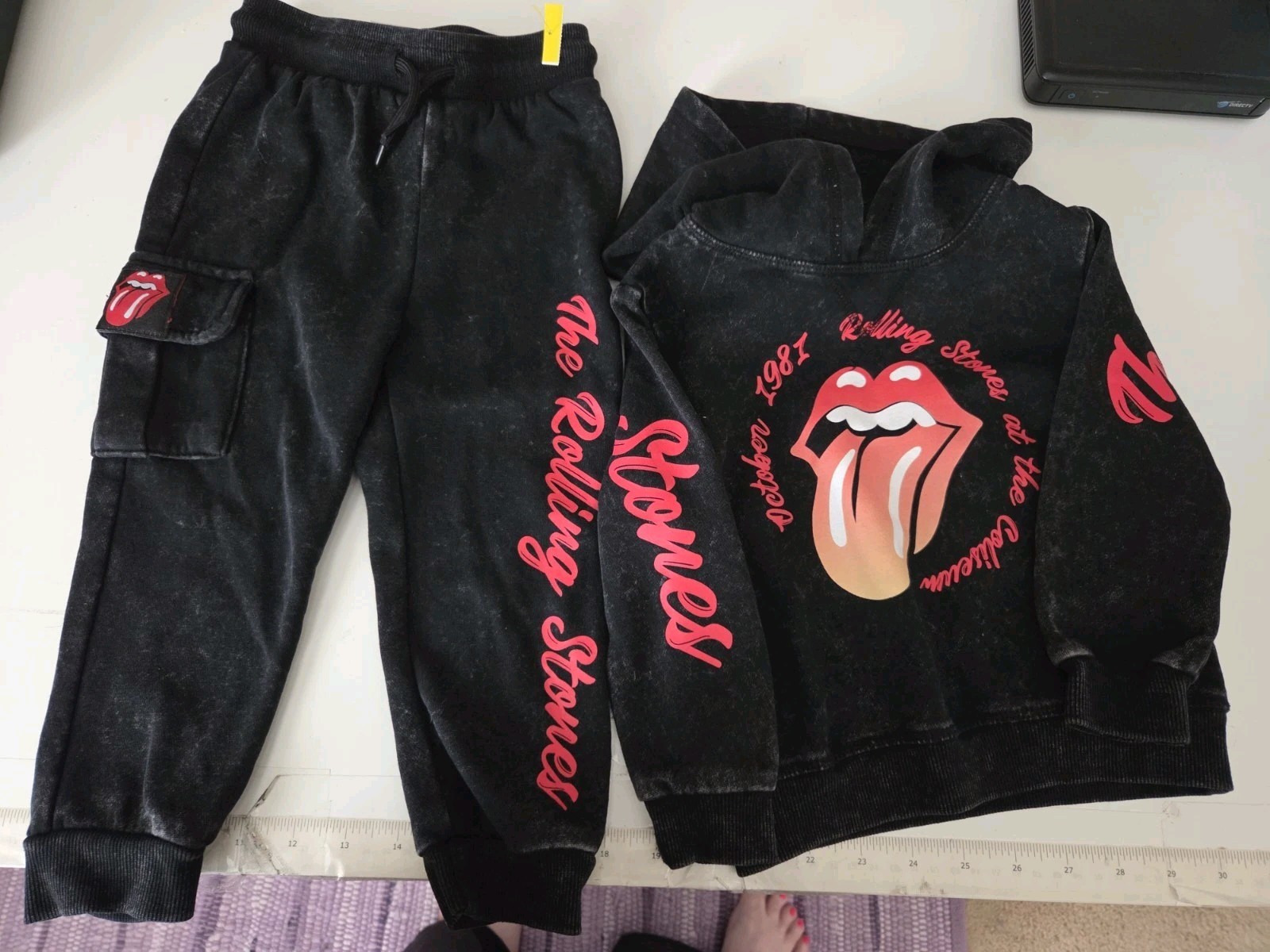 Toddler Boy’s “Rolling Stones” Graphic Hoodie & Jogger Pants Set-Black-2T New
