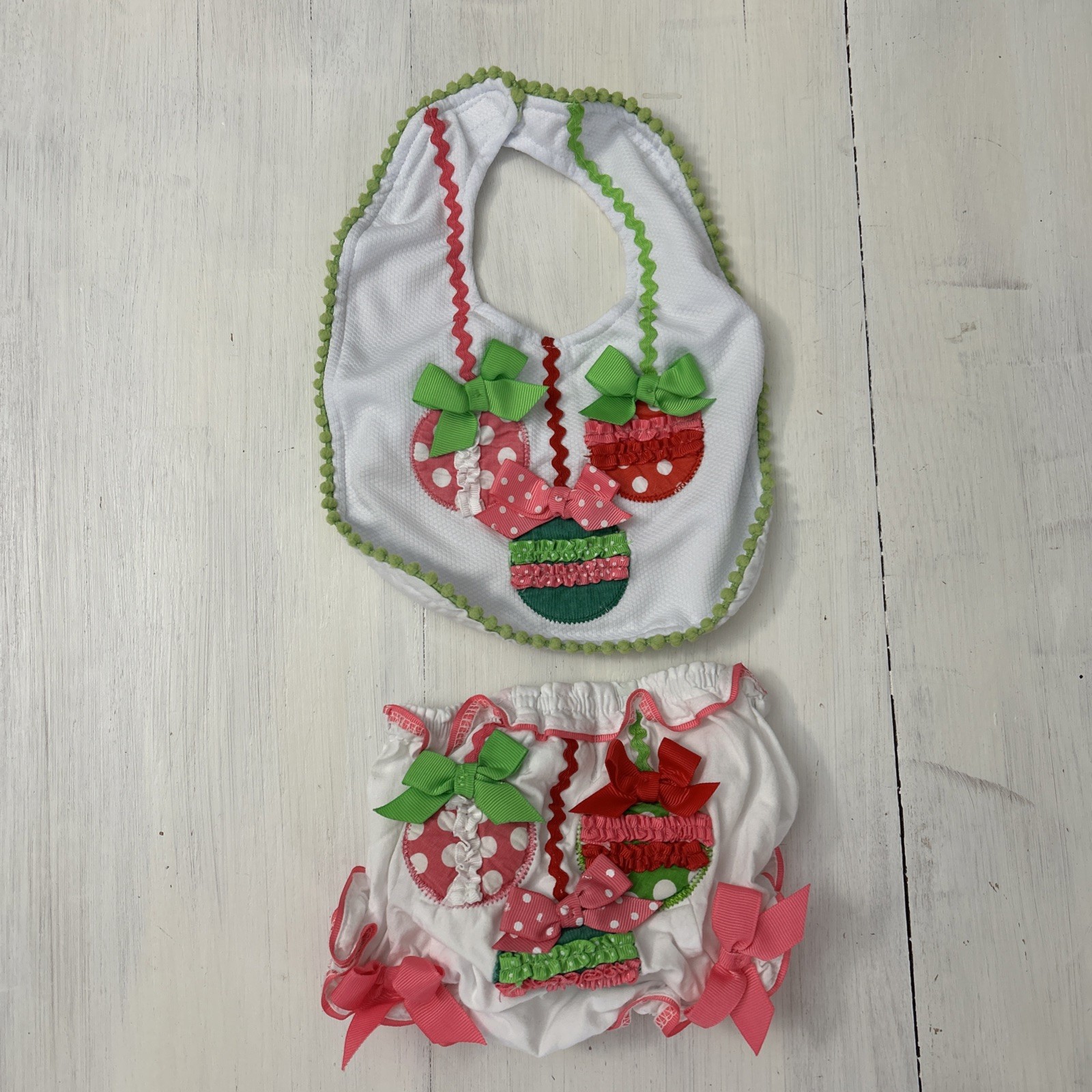 Christmas Set 0-6 Mo Baby Girl Green/Pink/White Bib Bloomers B137