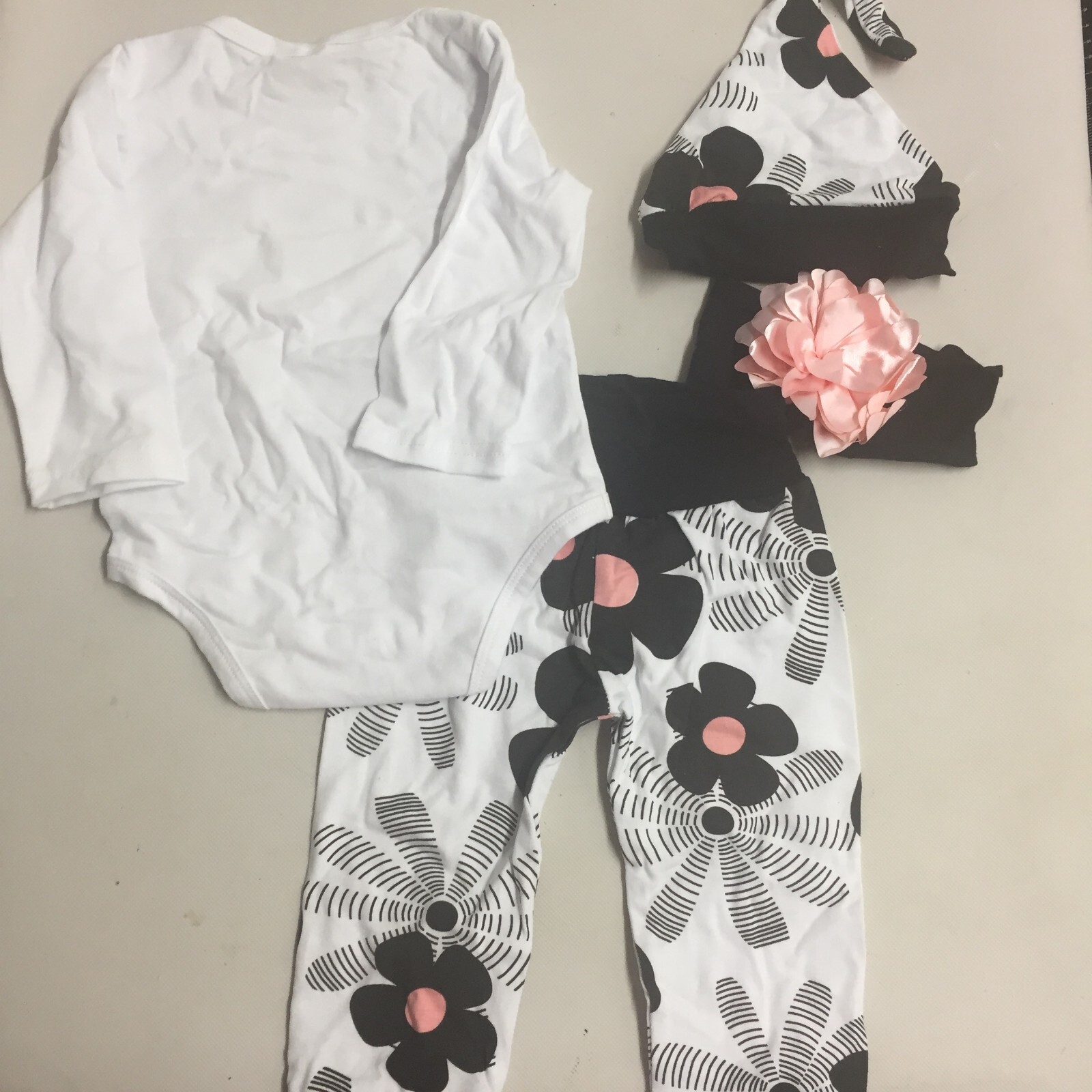 NEW Renotemy Girls Top Pants Headband Cap Outfit Set Size 6-12 Mo