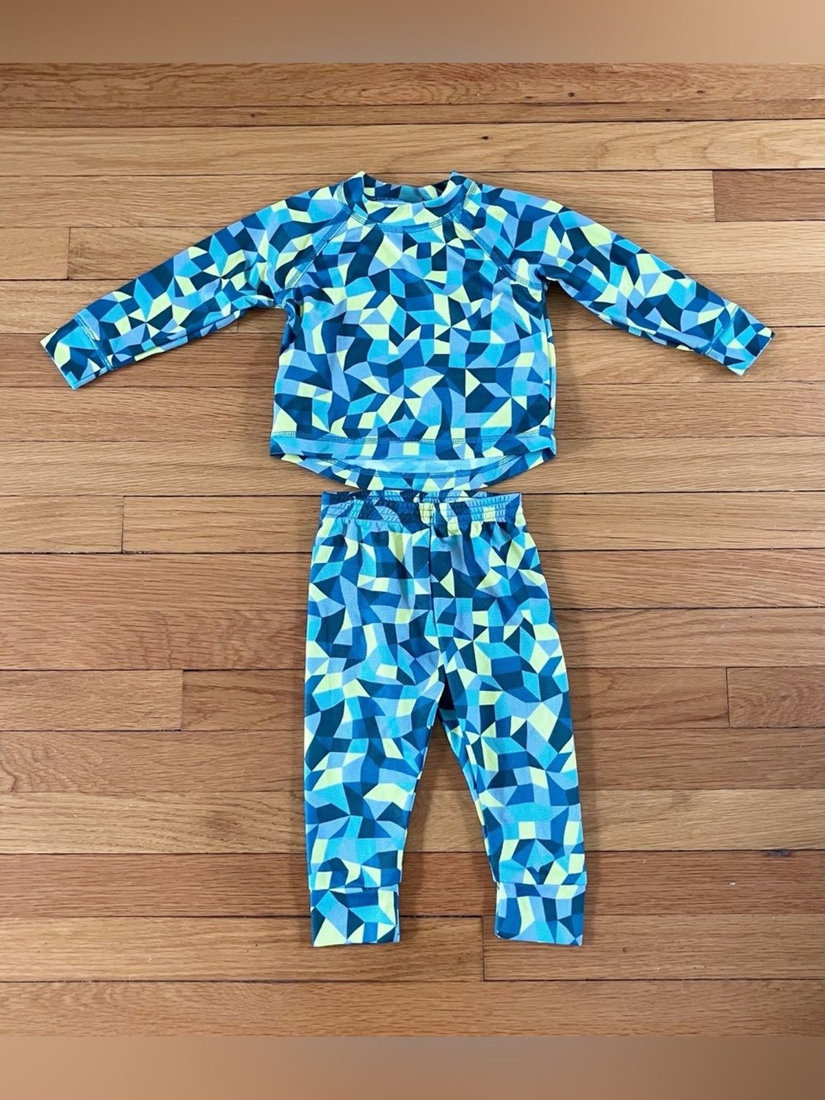 L.L. Bean Green Yellow Multicolor Pattern Outdoor Camping Base Layer Set 2T