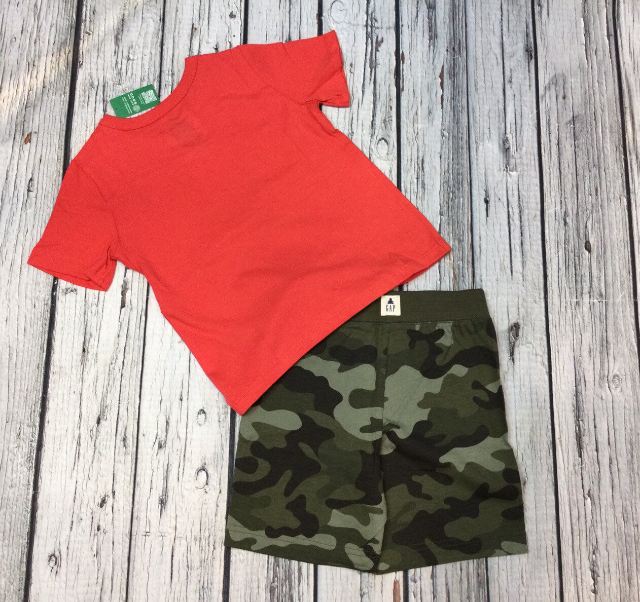 Baby Gap Boys 5 / 5T Fire Truck Shirt & Camouflage Shorts Outfit. NWT